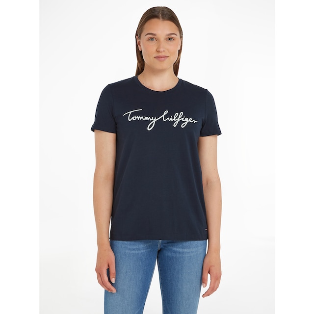 Tommy Hilfiger T-Shirt »HERITAGE CREW NECK GRAPHIC TEE«, mit Tommy Hilfiger  Script Logo-Schriftzug & Logo-Flag am Saum bei ♕