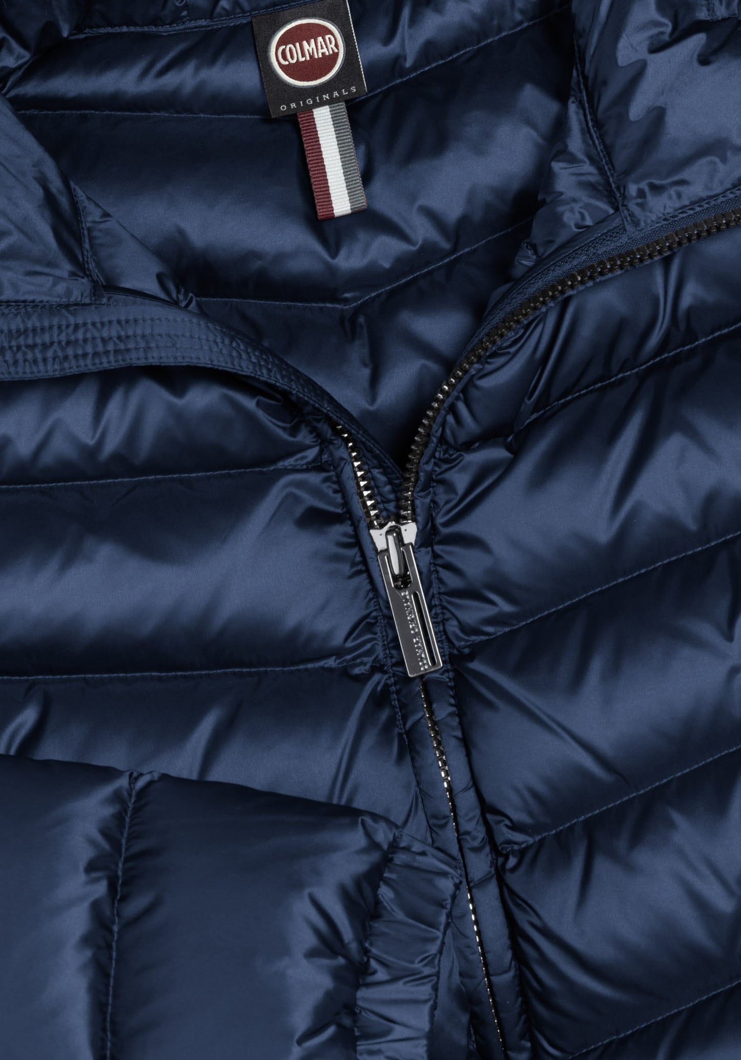 Colmar Daunenjacke mit Kapuze mit glänzendem Finish, schmale Passform, 2-Wege-Zipper