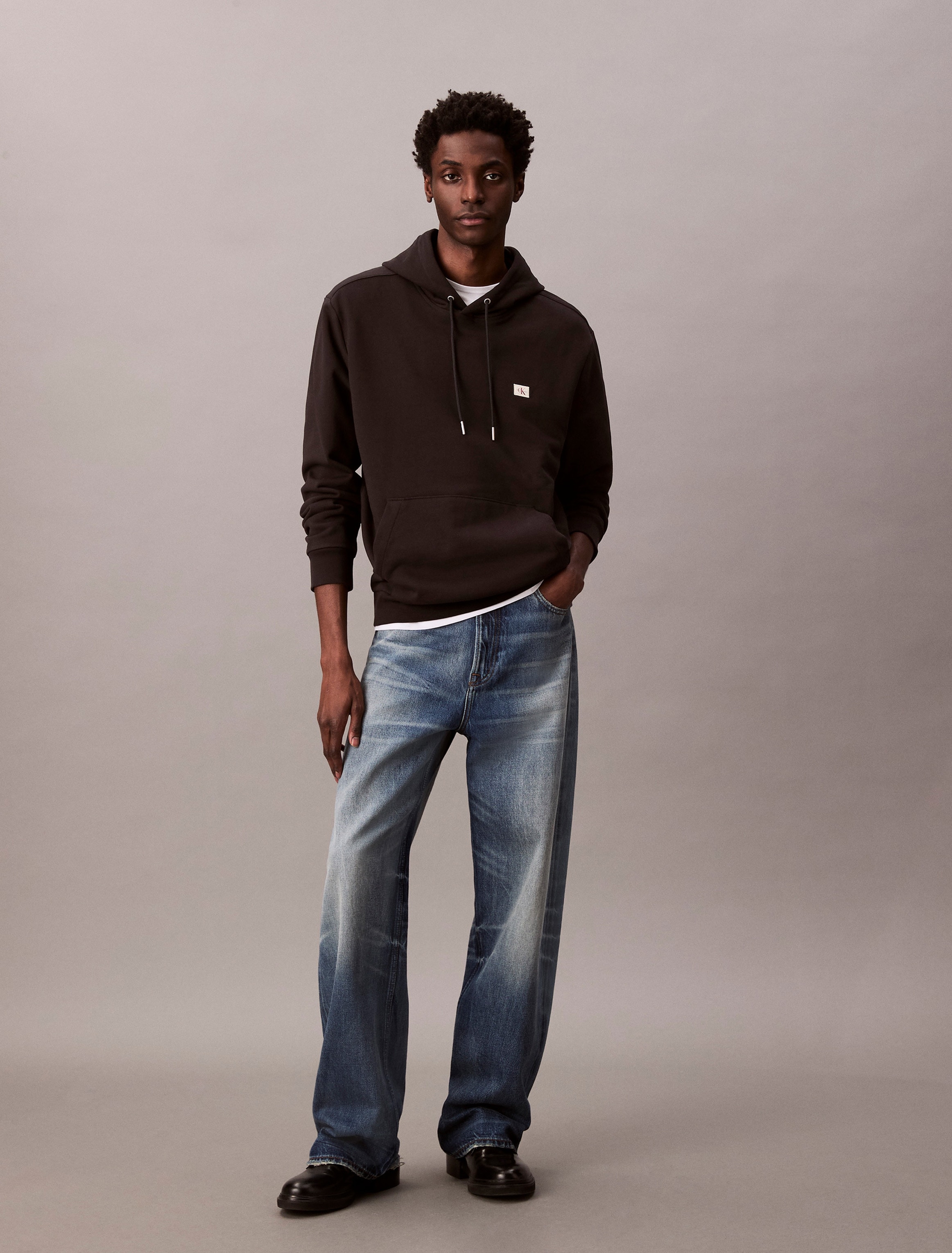 Calvin Klein Jeans Kapuzensweatshirt »400GSM TERRY BADGE HOODIE«, Mit Rundhalsausschnitt
