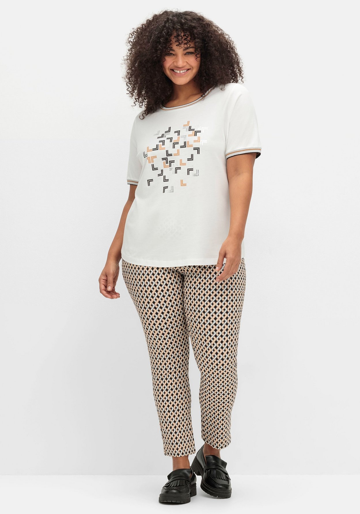Sheego T-Shirt »Shirt mit Grafik-Frontprint und Glitzerdetails«