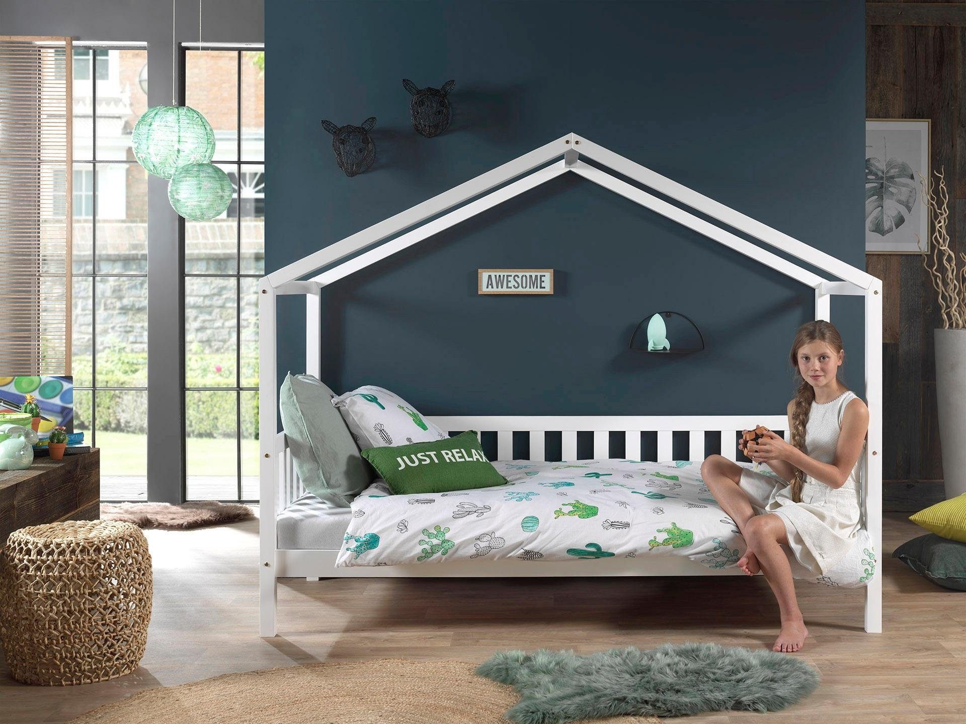 Vipack Hausbett »Dallas, mit Dachaufbau, Kiefer massiv, stabil gebaut«, (B/H/T ca. 210x170x97cm, mit Sprossenumrandung), wahlweise mit oder ohne Bettschublade und Textilhimmel