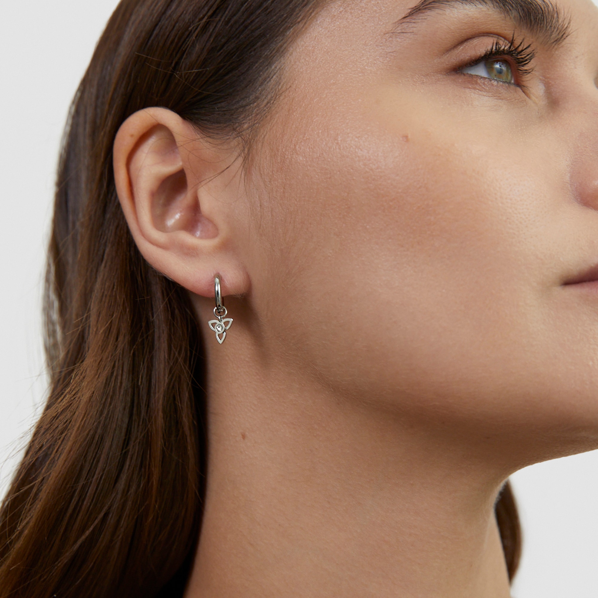 Tamaris Paar Creolen »Schmuck Geschenk Creolen mit abnehmbaren Einhängern in Blüten-Otpik« mit Zirkonia (synth.)