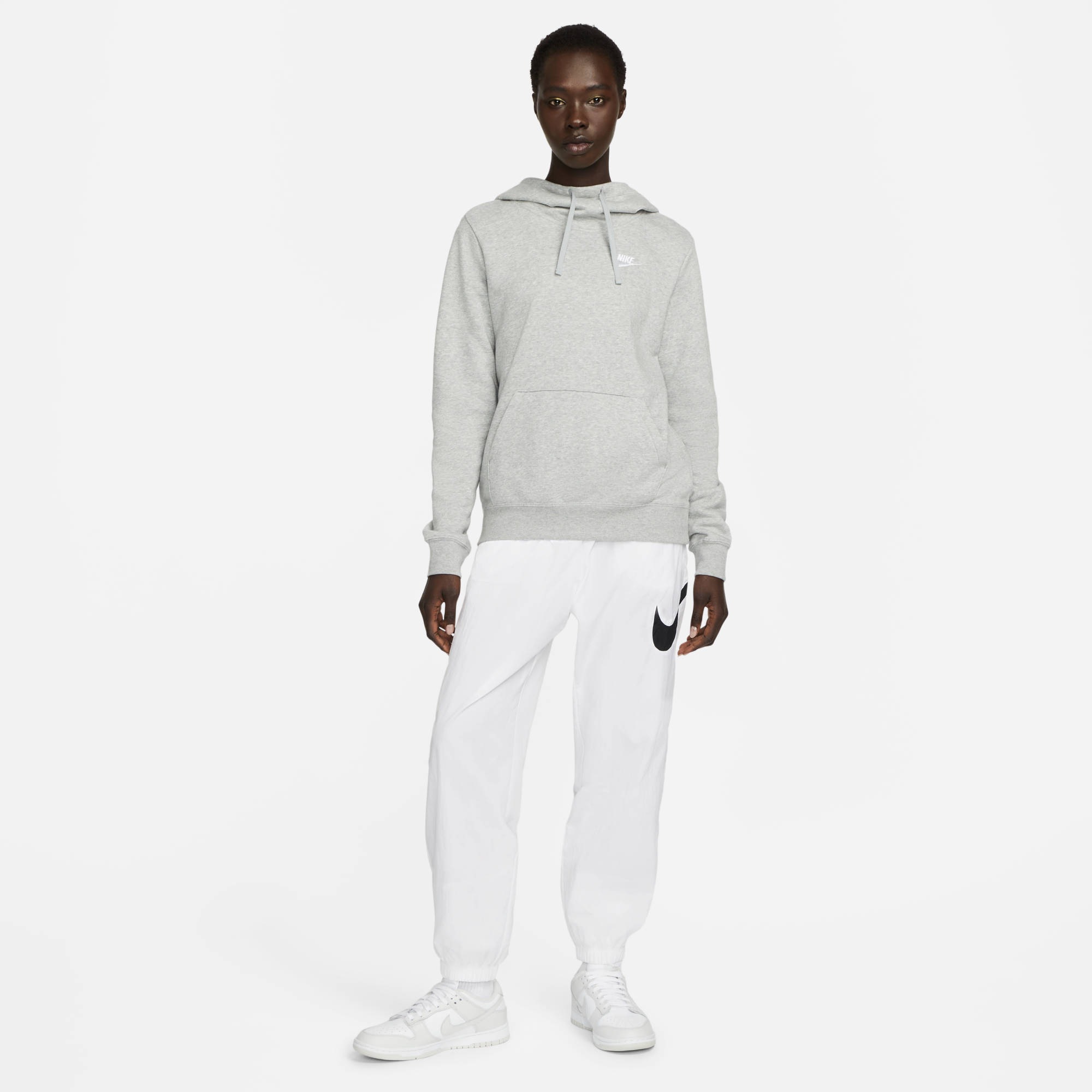 Nike Sportswear Kapuzensweatshirt »Club Fleece Women's Funnel Hoodie«, Damen Kapuzenpullover aus weichem Fleece Material