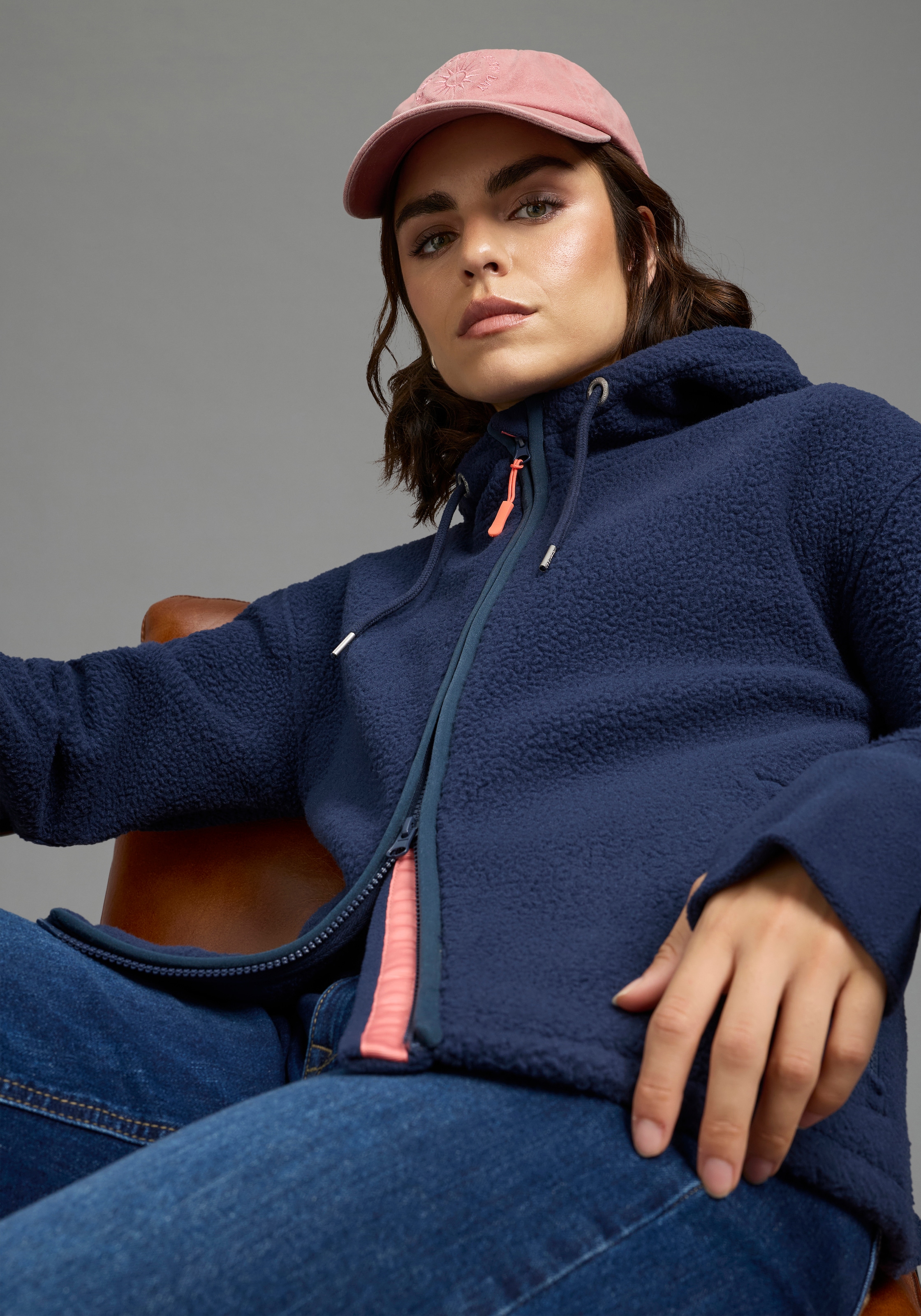 KangaROOS Fleecejacke mit Kapuze mit relaxed fit, hüftlange Form