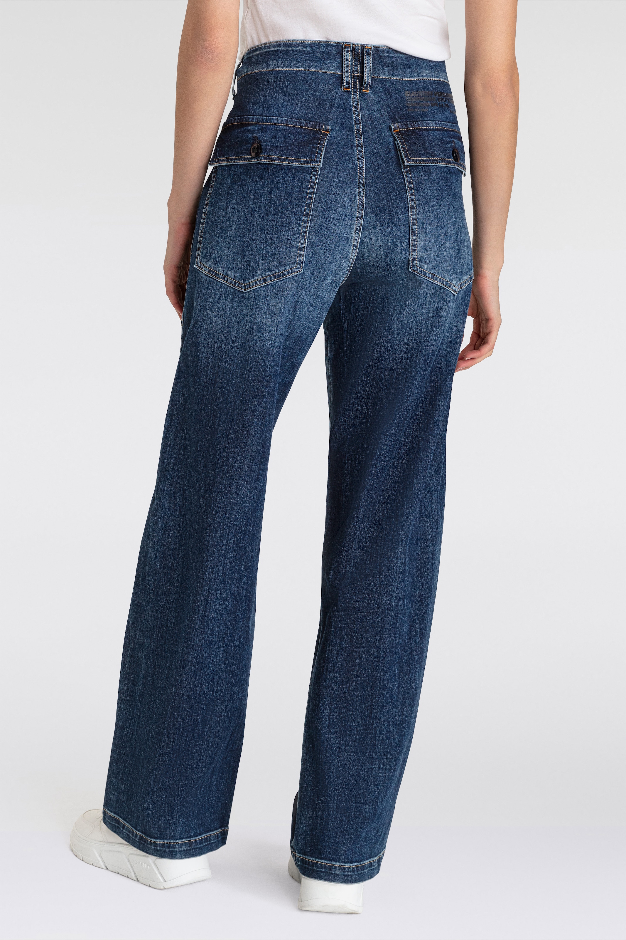 Herrlicher 5-Pocket-Jeans »Fatique Women Wide Recycled Light Denim«, mit großen aufgesetzten Taschen