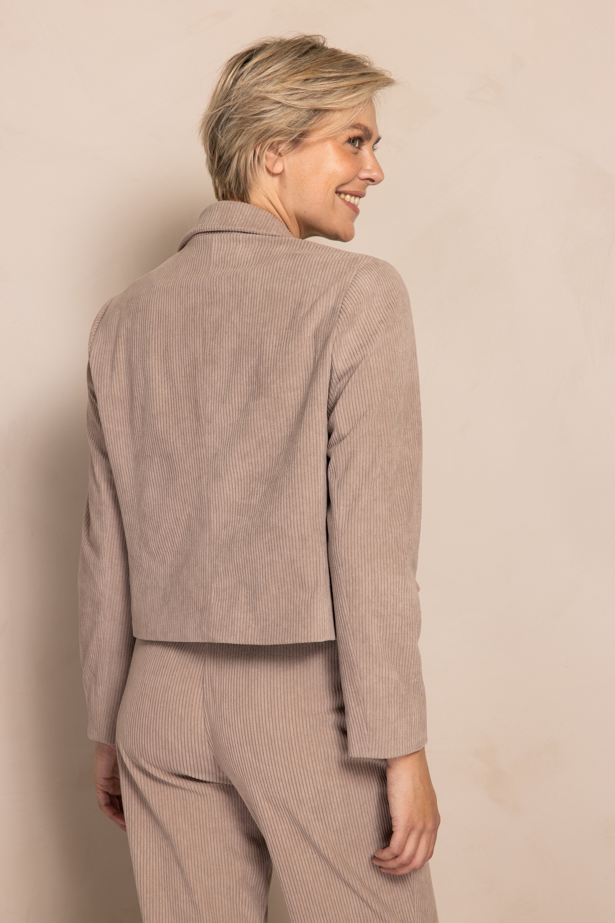Zhrill Kurzblazer »Cord ZHJOJO« lässiger Stil, gerade Passform, aus Polyester, mit Reverskragen