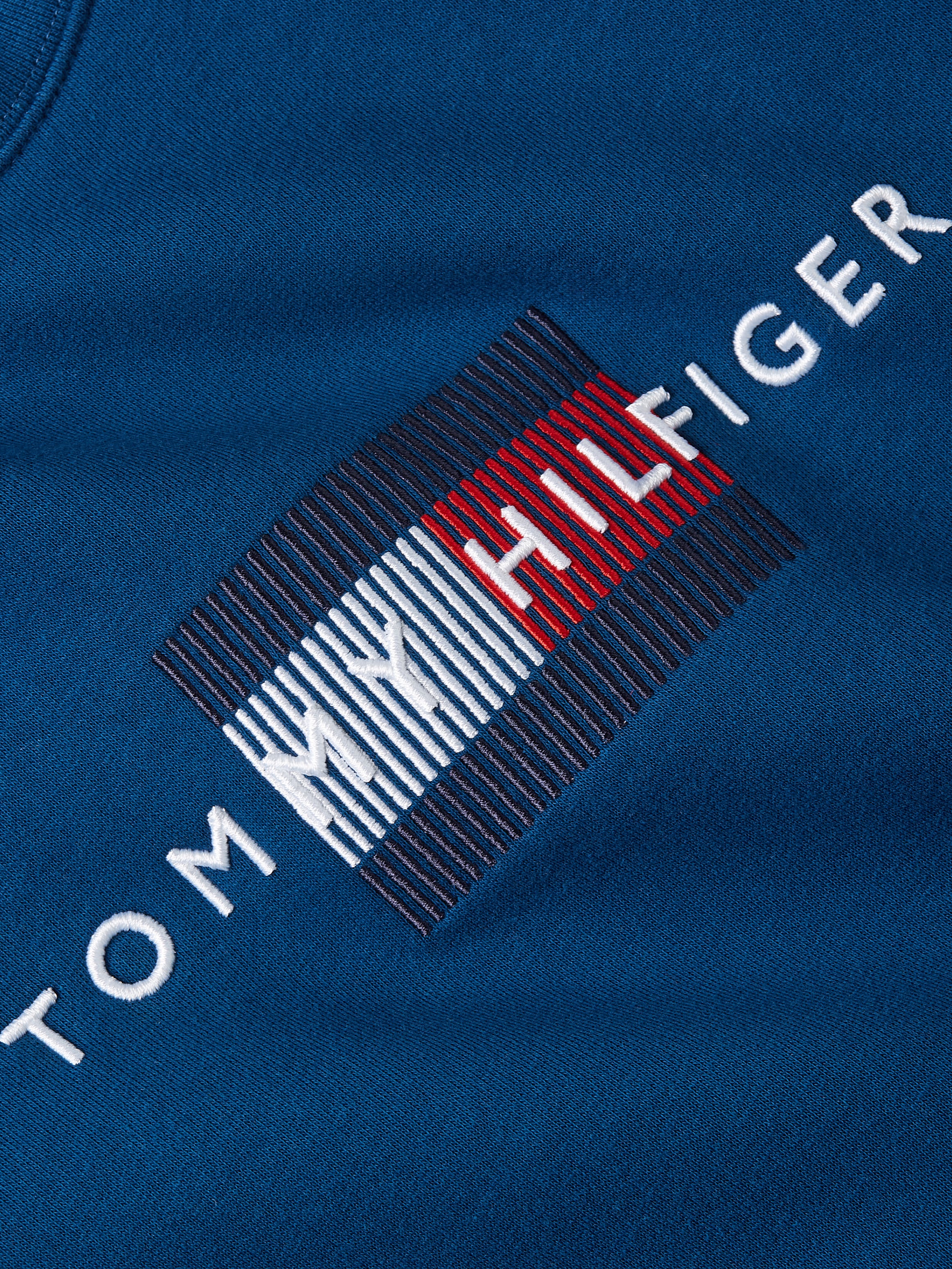 Tommy Hilfiger Sweatshirt »HILFIGER FLAG EMBRO SWEATSHIRT«, mehrfarbige Stickerei auf der Brust