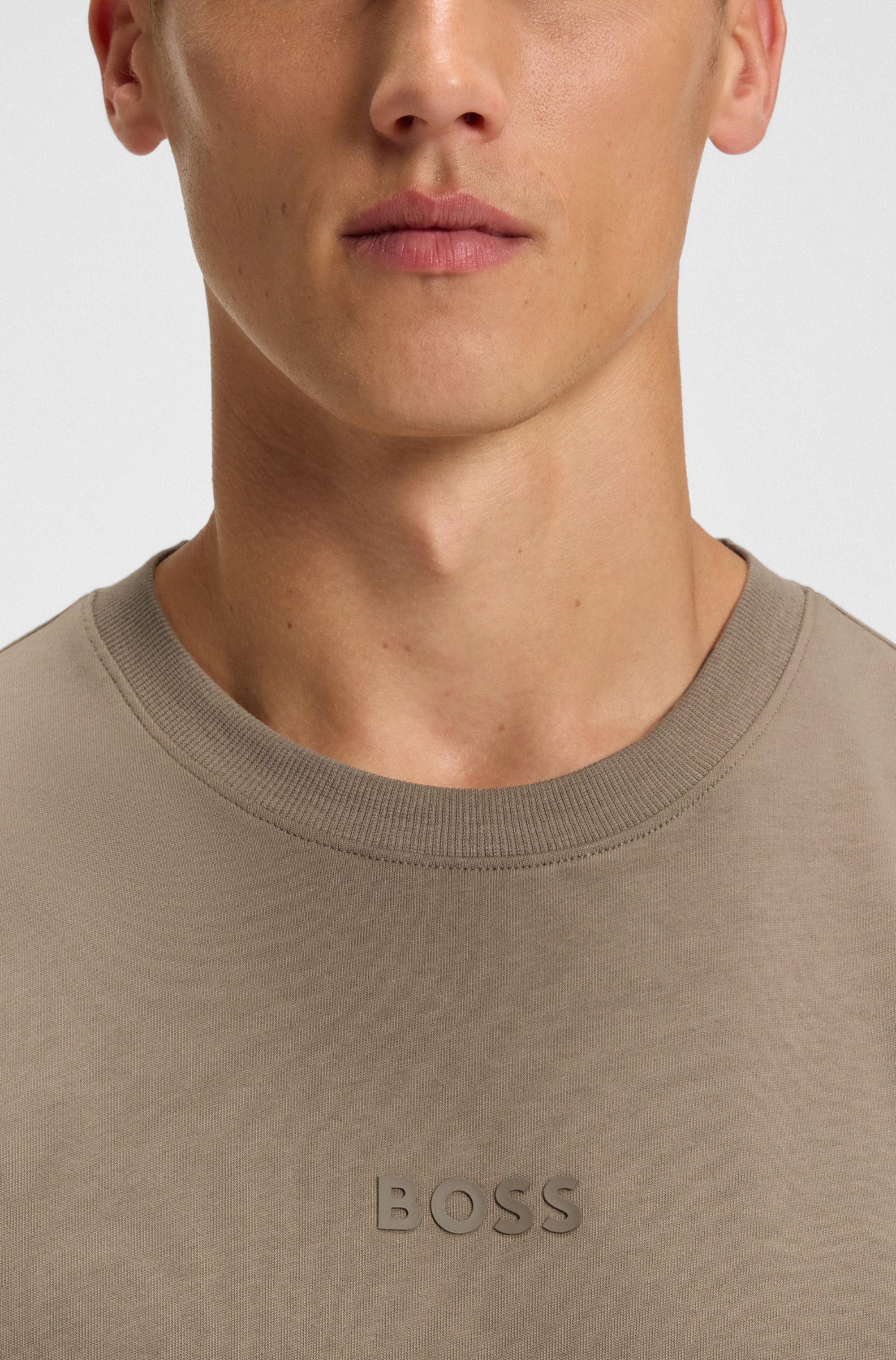 BOSS GREEN T-Shirt »Tee 10 Relaxed Fit« 100% Cotton, Logo Centered, Rundhals