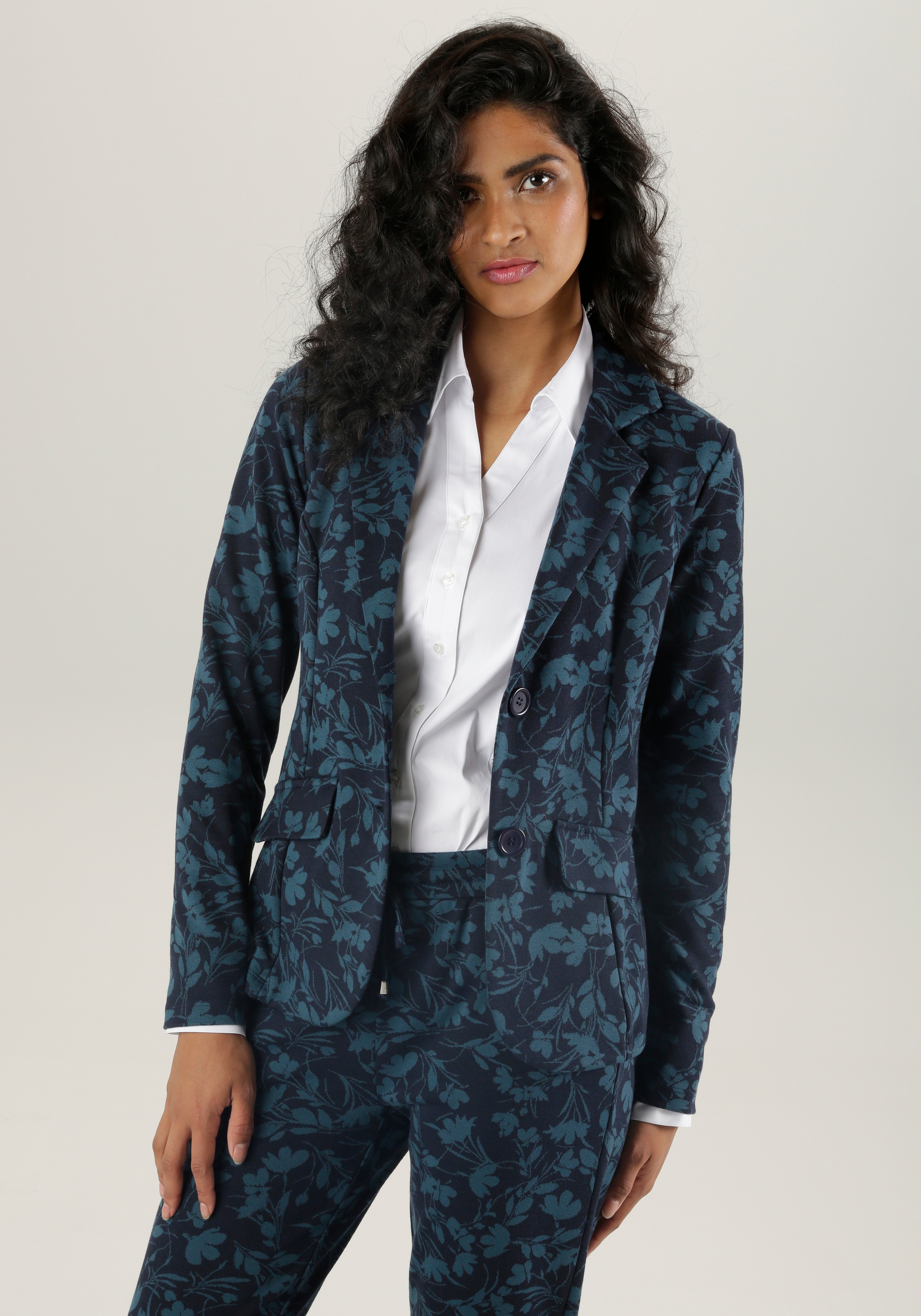 Kurzblazer, mit farbharmonischem Jacquard-Blumenmuster - NEUE KOLLEKTION