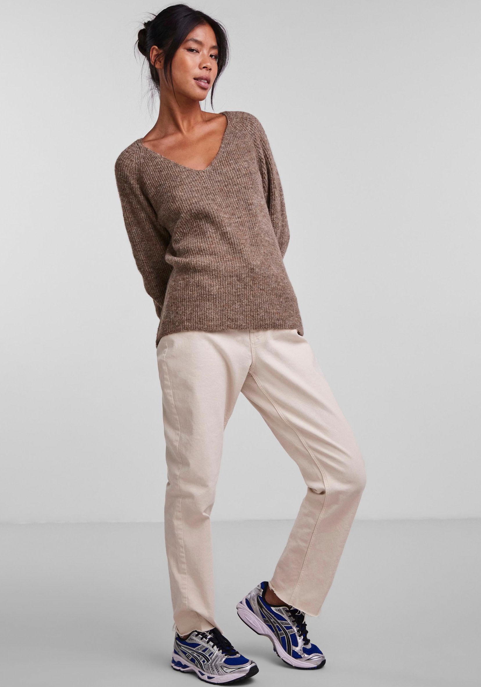 pieces V-Ausschnitt-Pullover »PCELLEN LS V-NECK KNIT NOOS BC«, mit Wolle