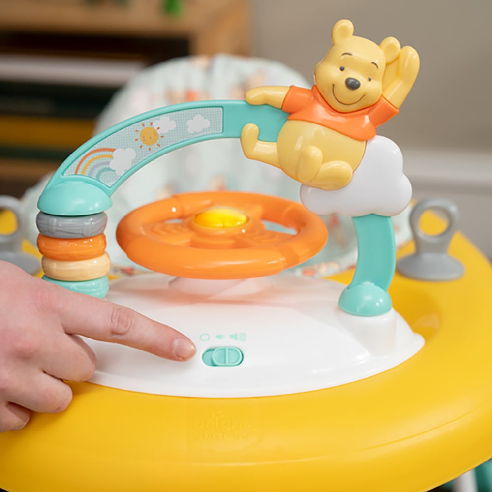 Bright Starts Lauflernhilfe »Winnie the Pooh Once Upon a Walk™ Lauflernhilfe« mit Licht und Sound