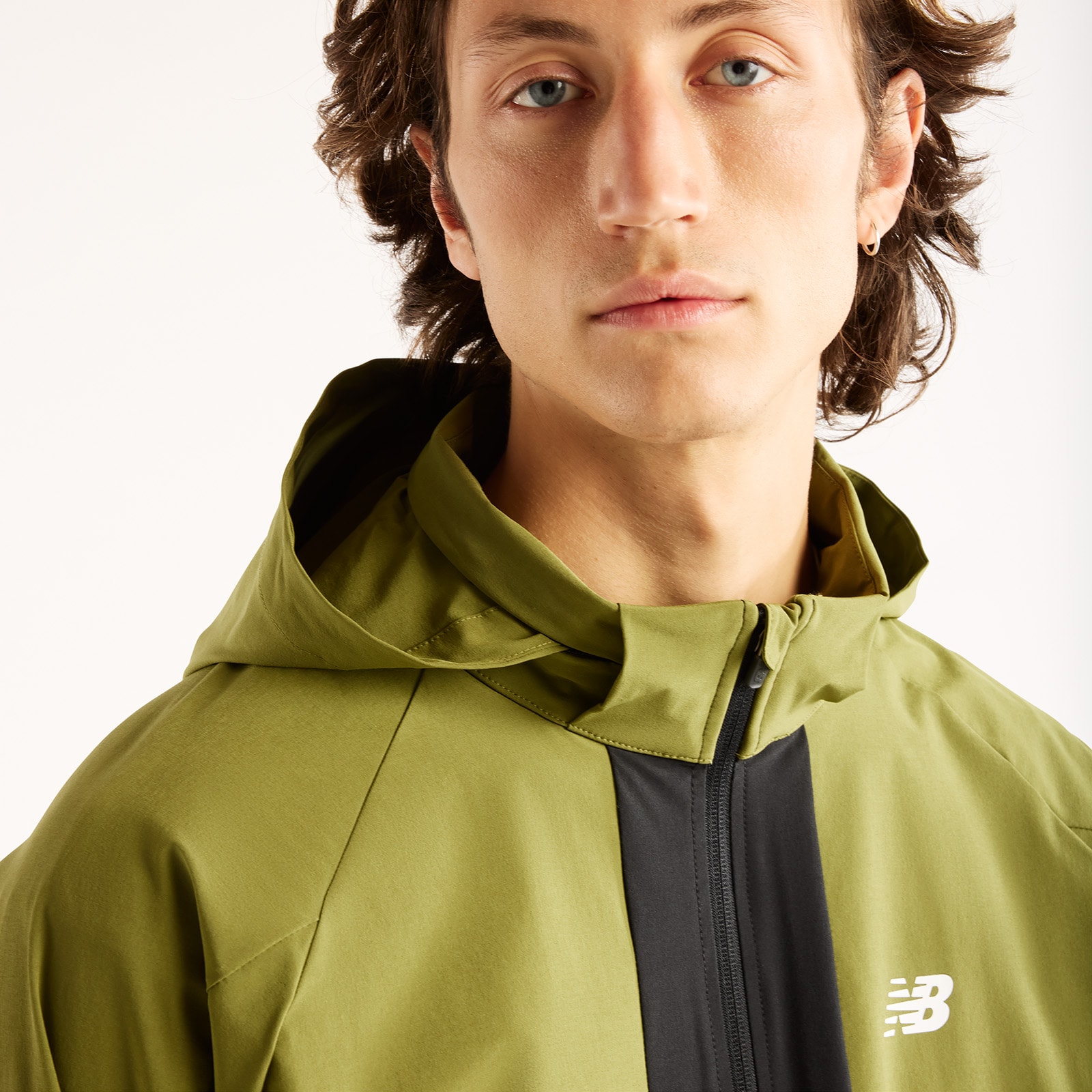 New Balance Trainingsjacke »UTILITY STRETCH WOVEN JACKET« Trainingsjacke für Fitness und sportliche Aktivitäten