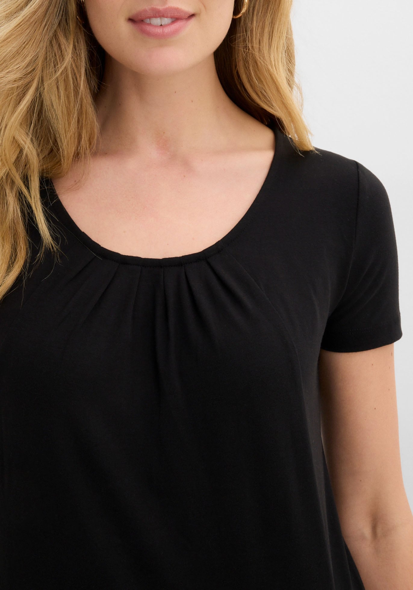 bonprix Longshirt figurumspielende Passform, Kurzarm, mit Eingriffstaschen