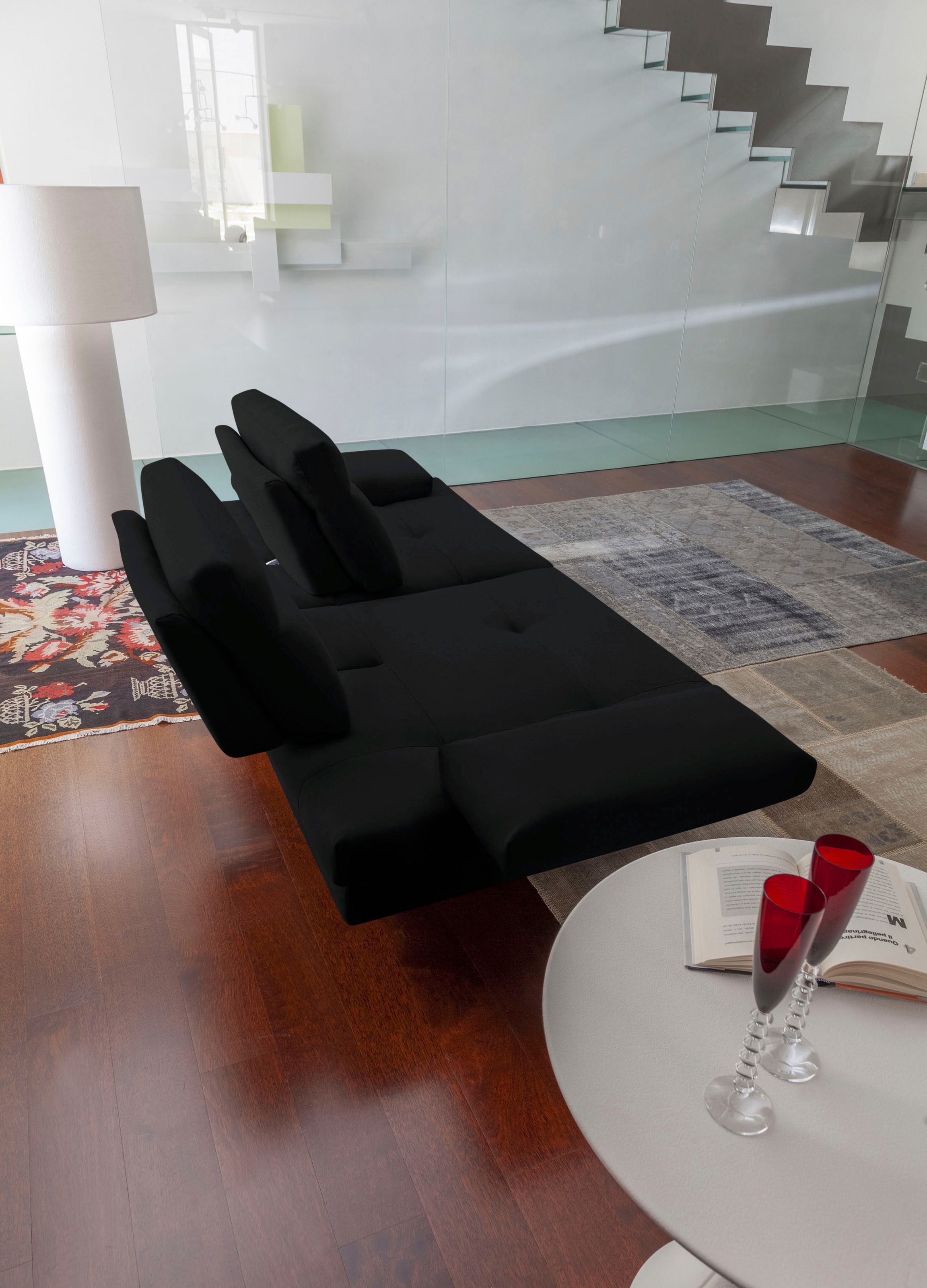 CALIA ITALIA 3-Sitzer »Toby Wing, Designsofa, hochwertige Verarbeitungsdetails, bequem«, inkl. Sitztiefenverstellung und Armteilfunktion, Füße in Schwarz matt