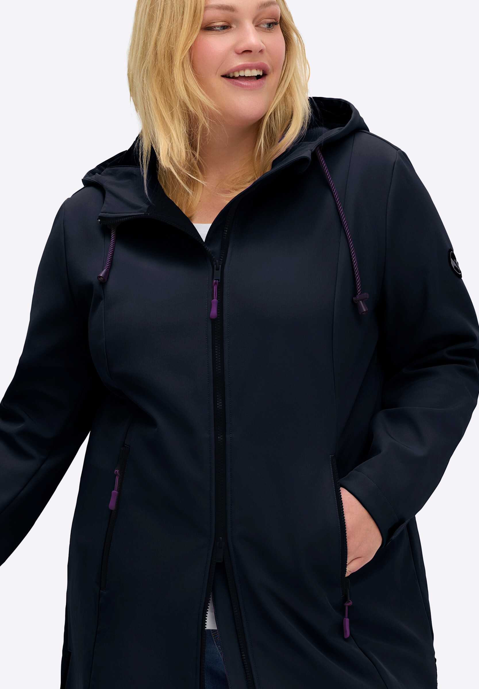 Sheego Softshelljacke »Softshell-Jacke Softshelljacke mit Kapuze und Tunnelzug« mit Kapuze