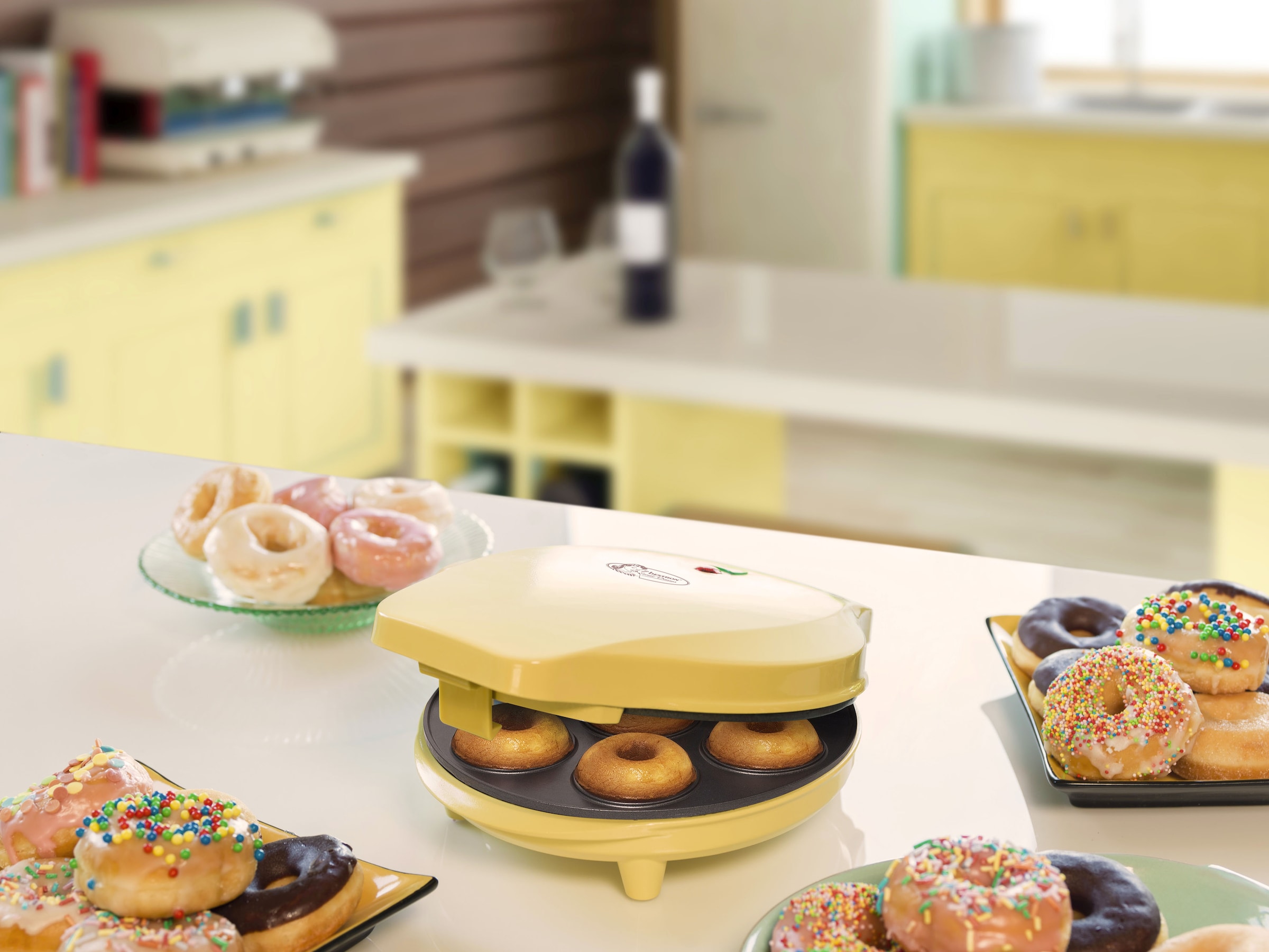 bestron Donut-Maker »ADM218SD Sweet Dreams«, 700 W, im Retro Design, Antihaftbeschichtung, Gelb