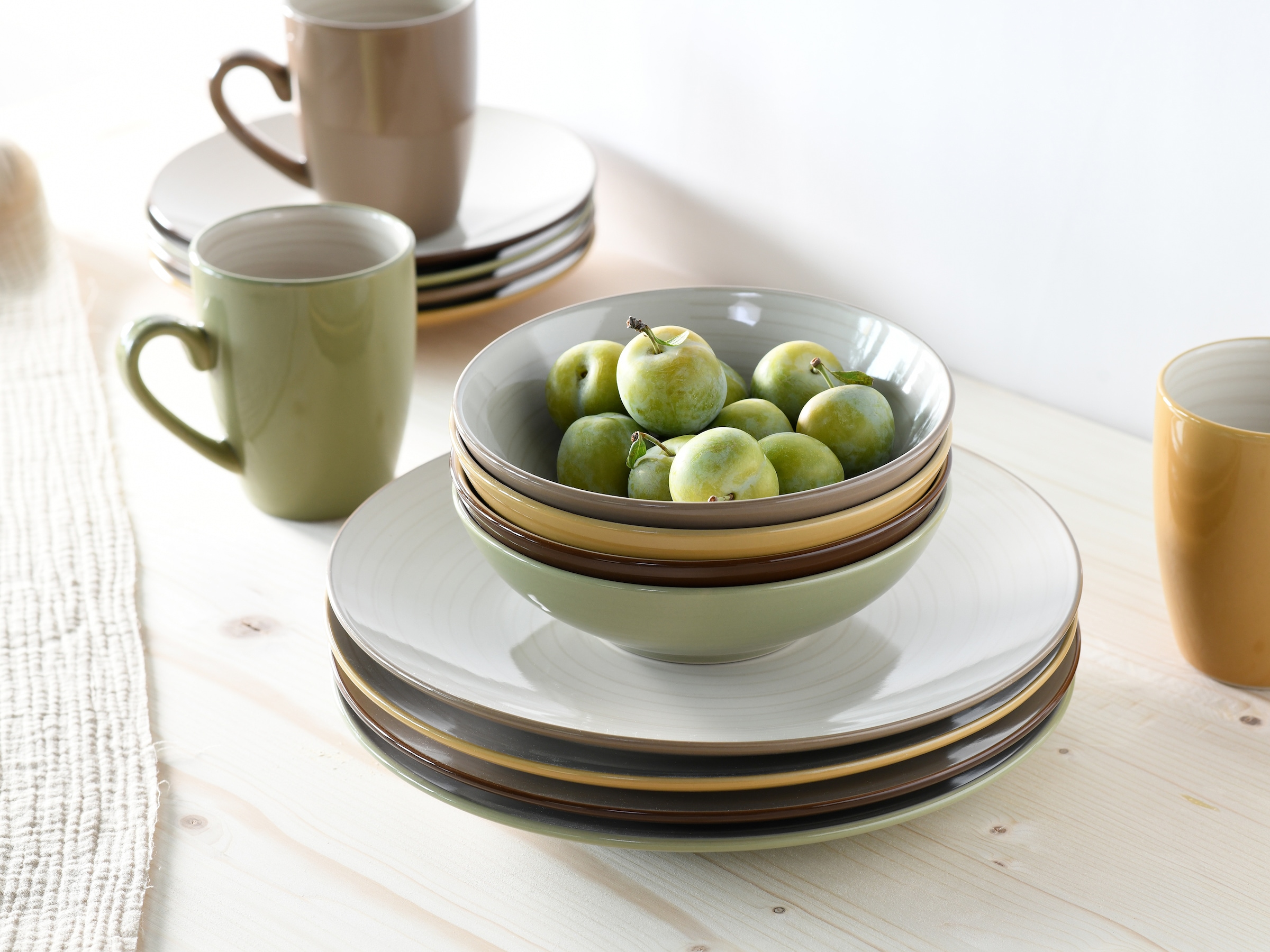 CreaTable Kombiservice »Geschirr-Set Bamboo Garden«, (Set, 16 tlg., Kaffeeservice und Tafelservice im Set, für 4 Personen), Service, handemalte Spiralen in hellem Holzton 16 Teile für 4 Personen
