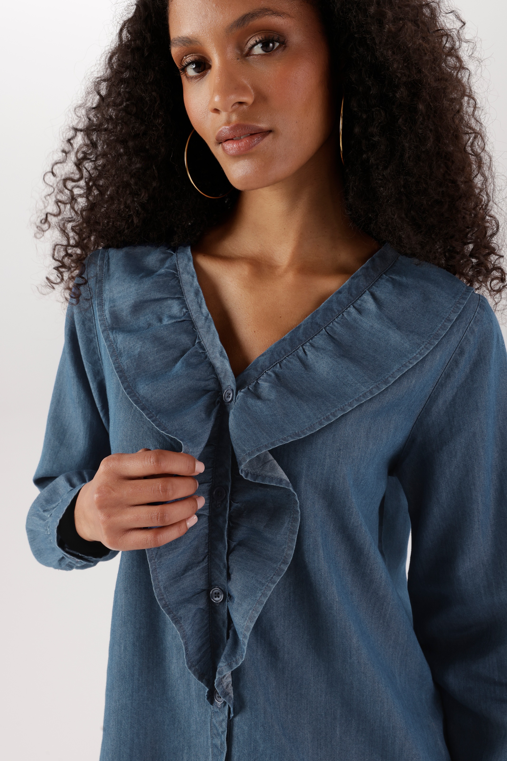 Aniston SELECTED Jeansbluse mit Volants am streckenden V-Ausschnitt - NEUE KOLLEKTION