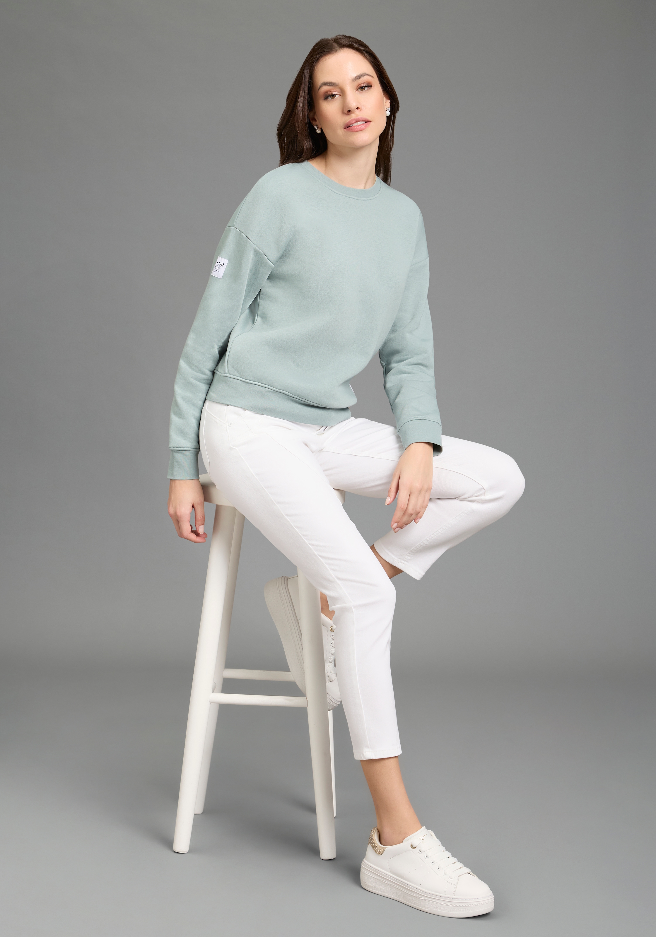 Bruno Banani Sweatshirt , mit Rundhalsausschnitt und platzierten Weblabels

