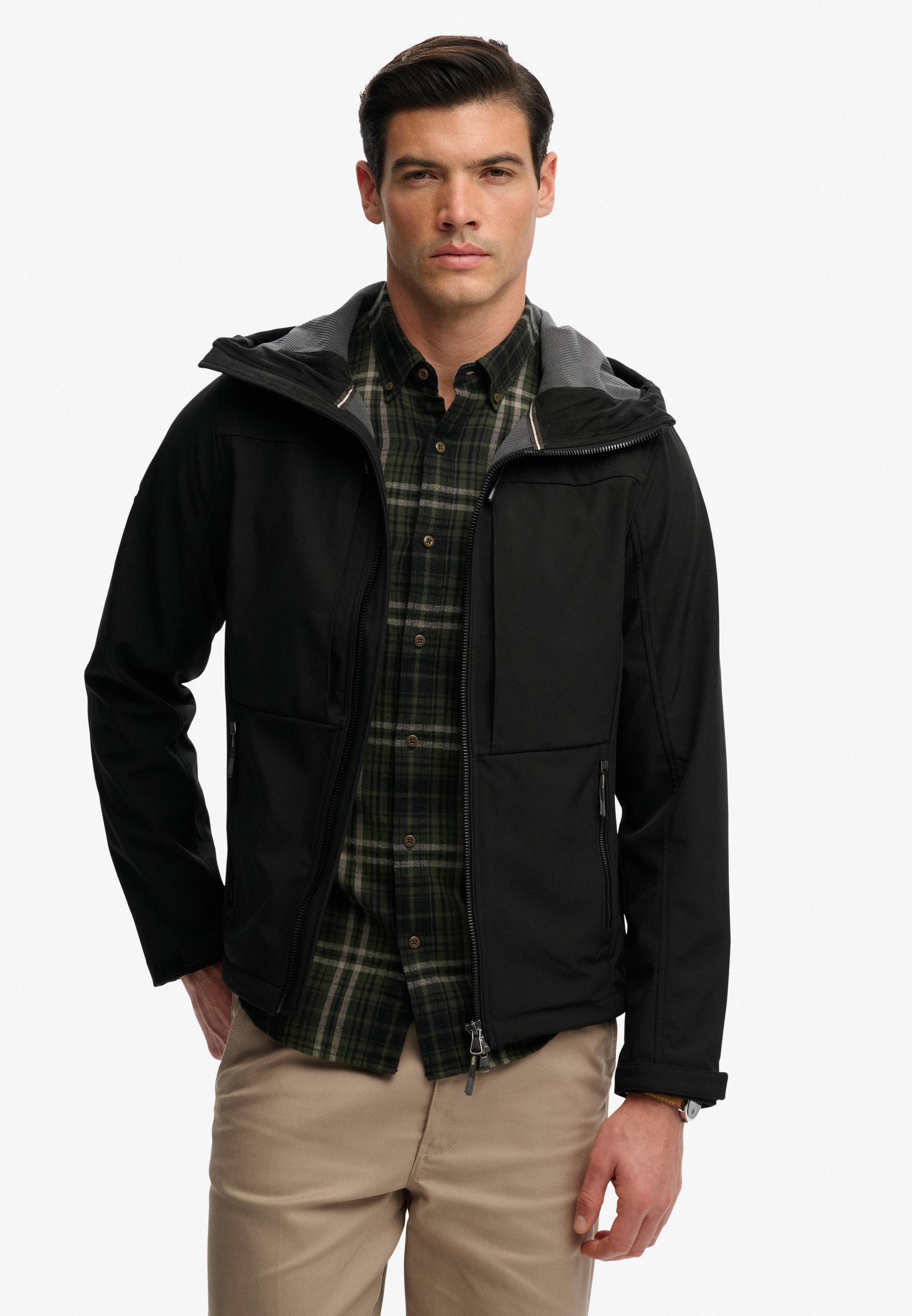Superdry Outdoorjacke »HOODED SOFTSHELL TREKKER JKT« mit Kapuze mit Materialmix aus Polyester und Elasthan, Relaxed Fit