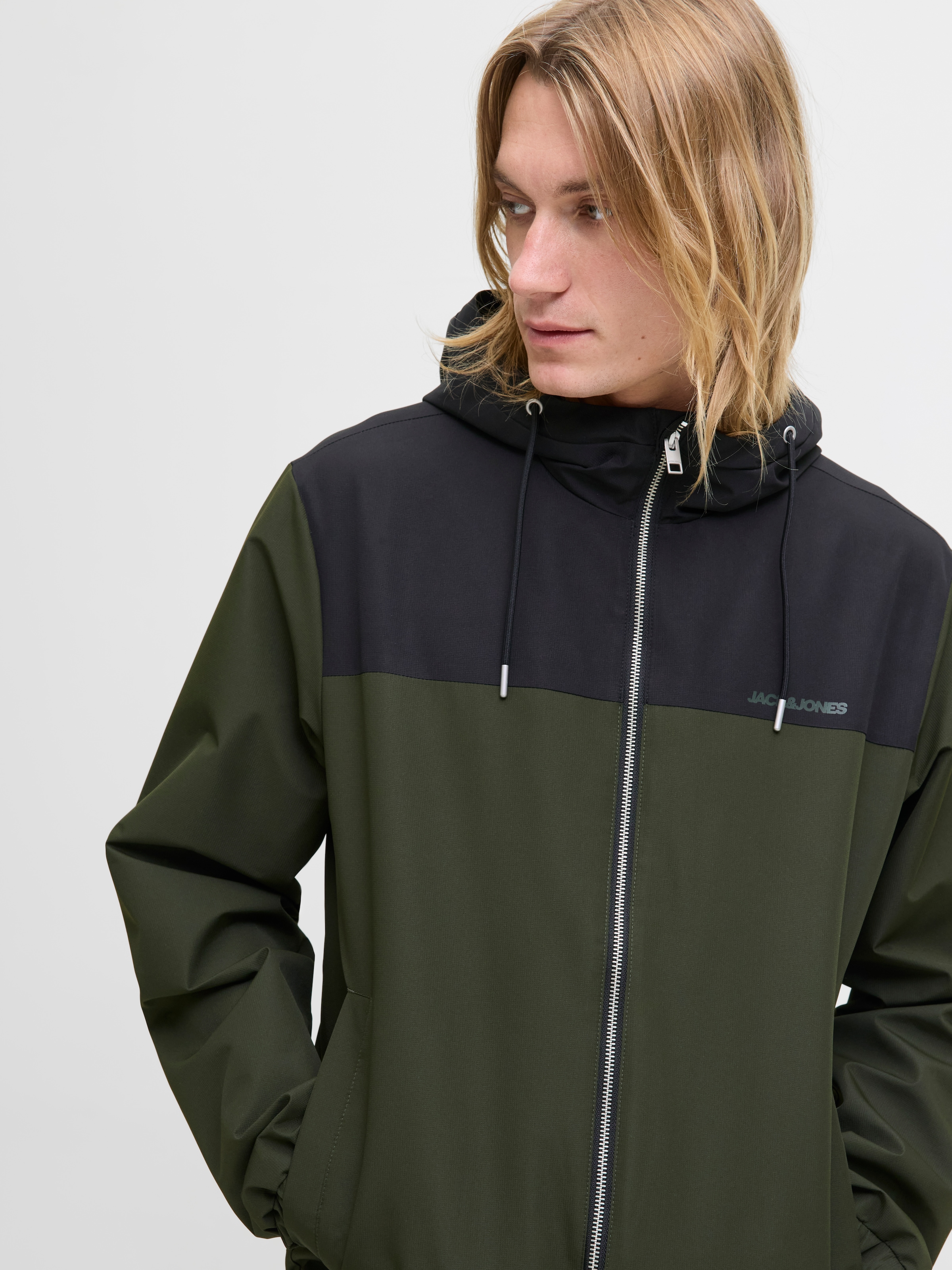 Jack & Jones Blouson »JJELEGACY LIGHT JACKET HOOD NOOS« mit Kapuze mit Logo Schriftzug