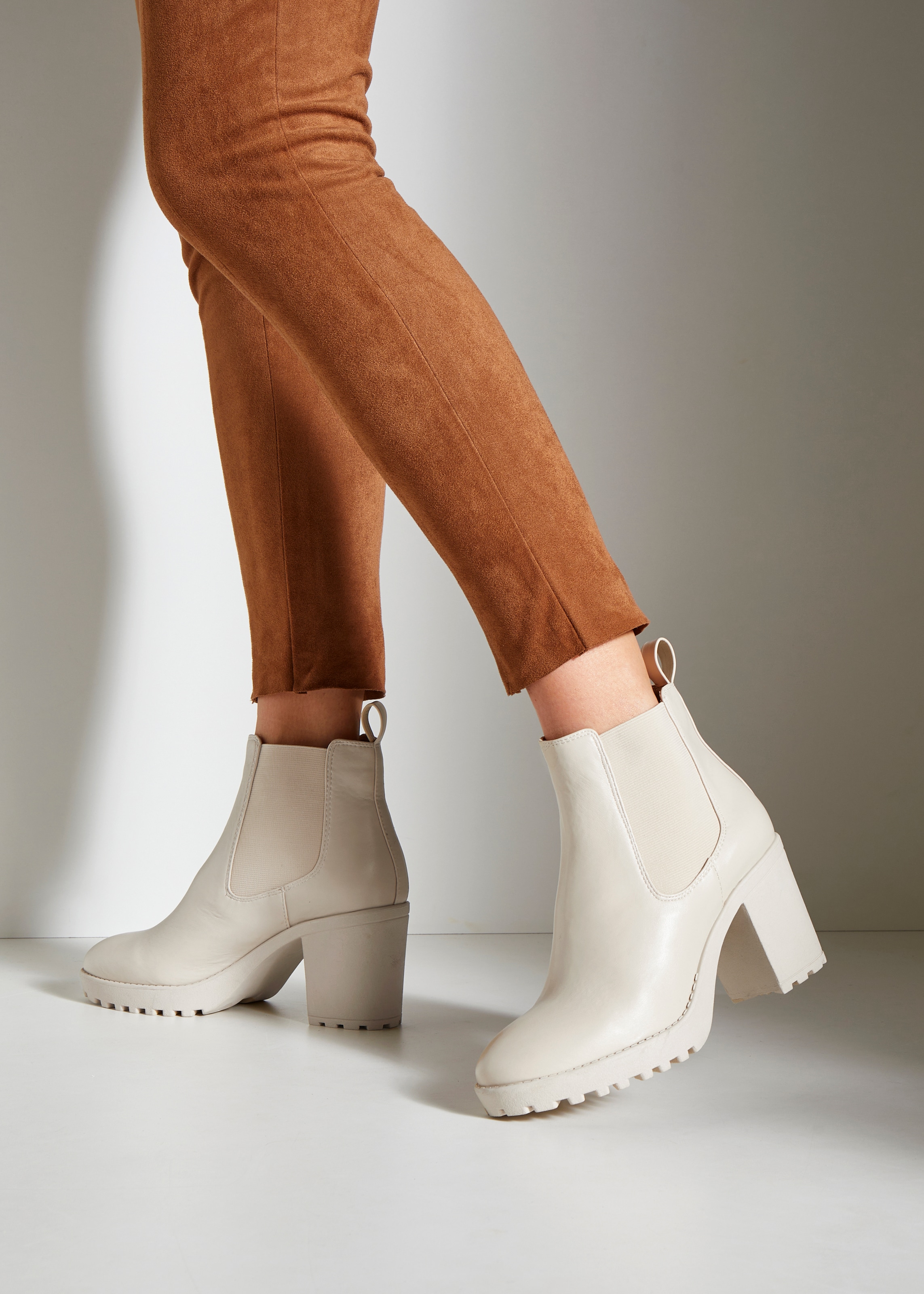 Vivance Chelseaboots, mit Blockabsatz & Stretch-Einsatz, High-Heel-Stiefelette, Ankle Boots