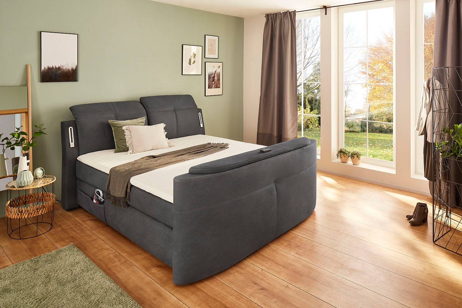 Jockenhöfer Gruppe Boxspringbett »Movie Star«, mit versenkbarem TV-Lift, Fernbedienung, LED-Licht, USB-Ladestation und verstellbaren Kopfstützen