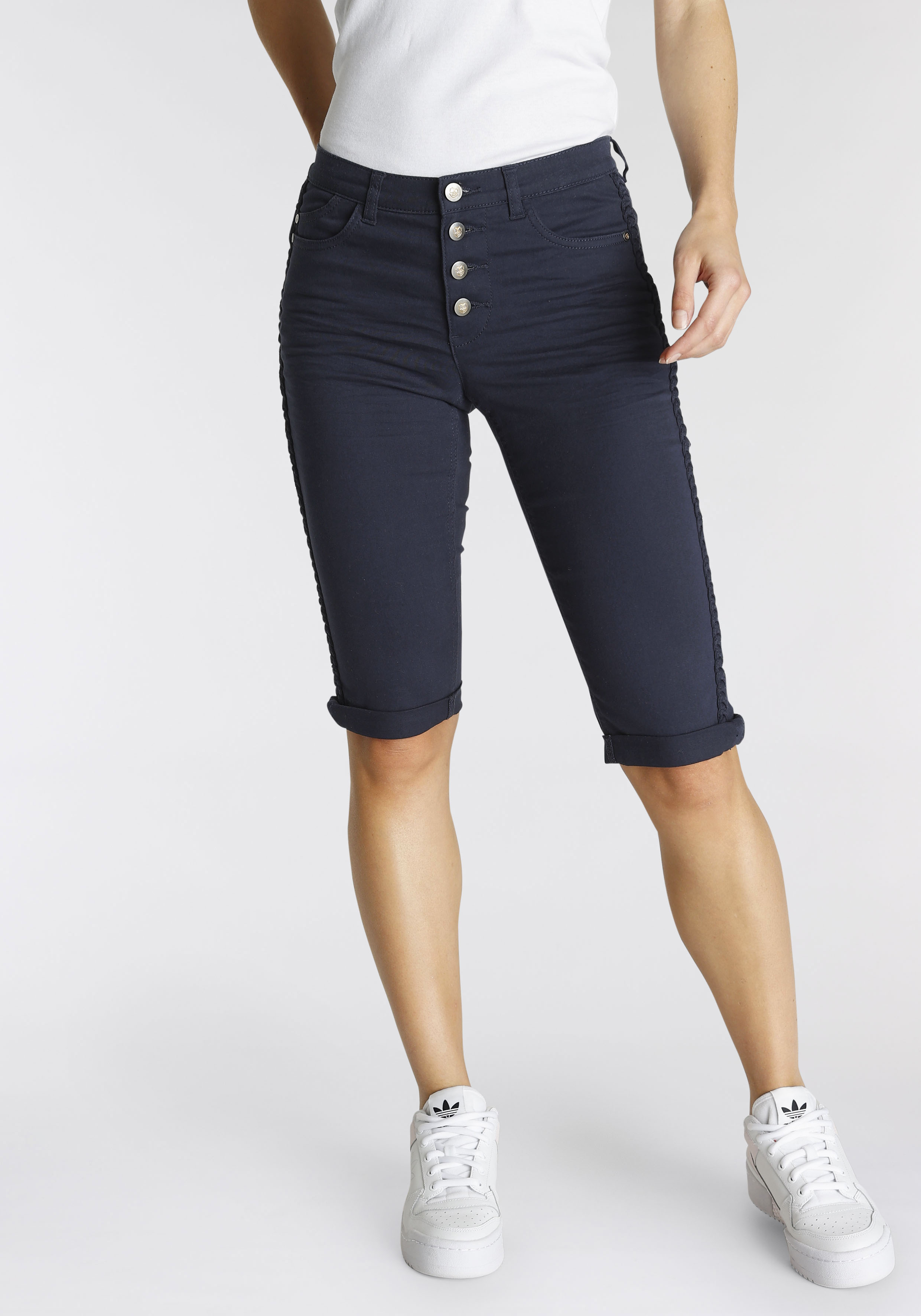 Bermudas, mit trendigen Details und kleiner Marken-Logo Stickerei - NEUE MARKE!