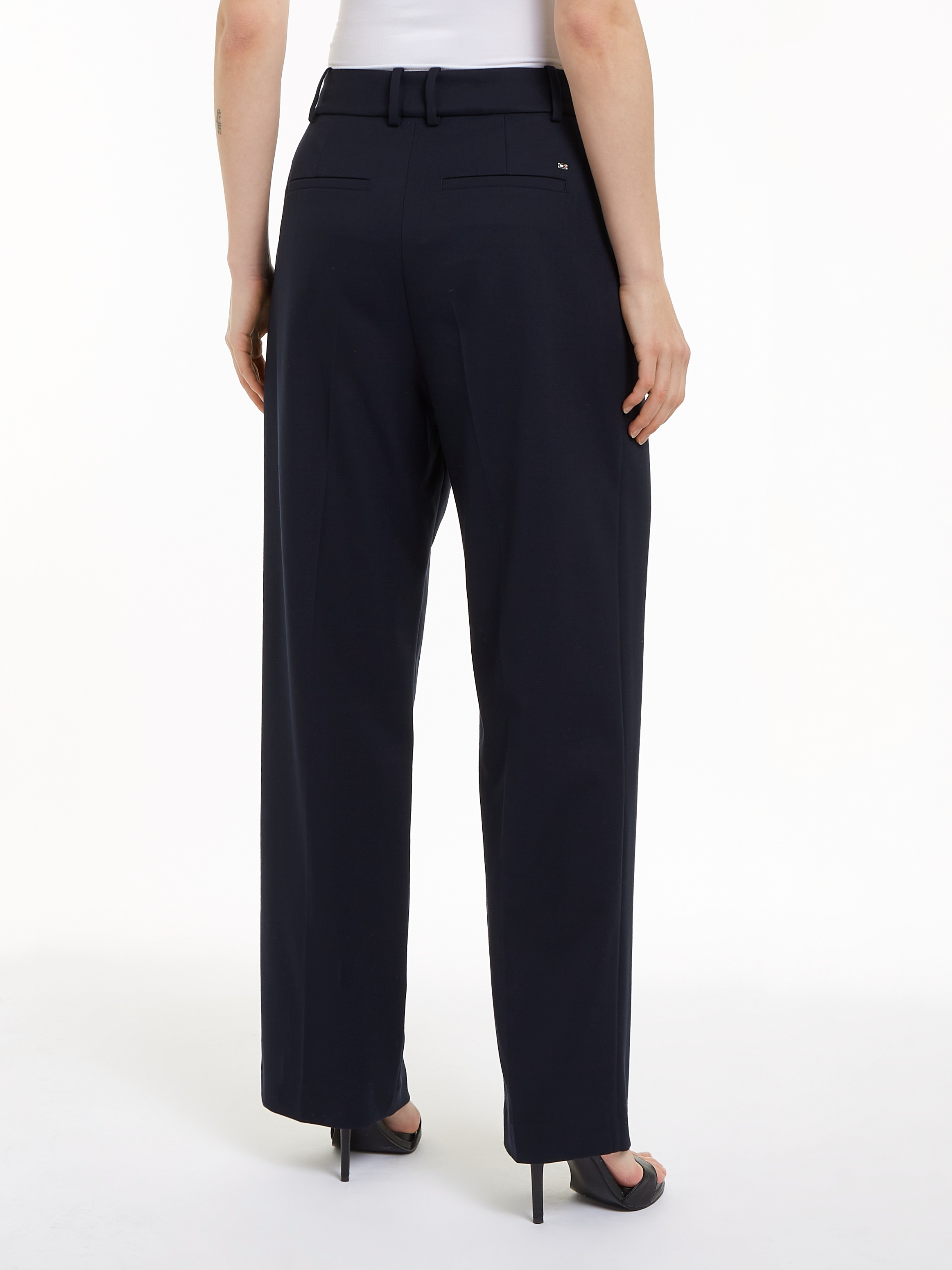 Tommy Hilfiger Webhose »MD CORE RELAXED STRAIGHT PANT«, mit Logostickerei auf der Rückseite