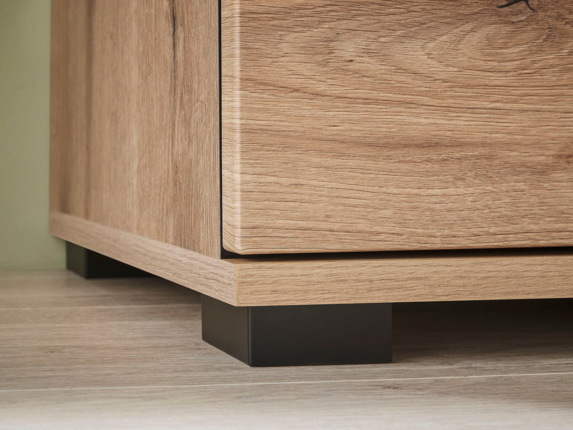 Home affaire Vitrine »Cantara, Vitrinenschrank in Eiche Evoke oder weiß, Standvitrine« schwarzer Stangengriff, ausreichend Stauraum, vielseitig einsetzbar