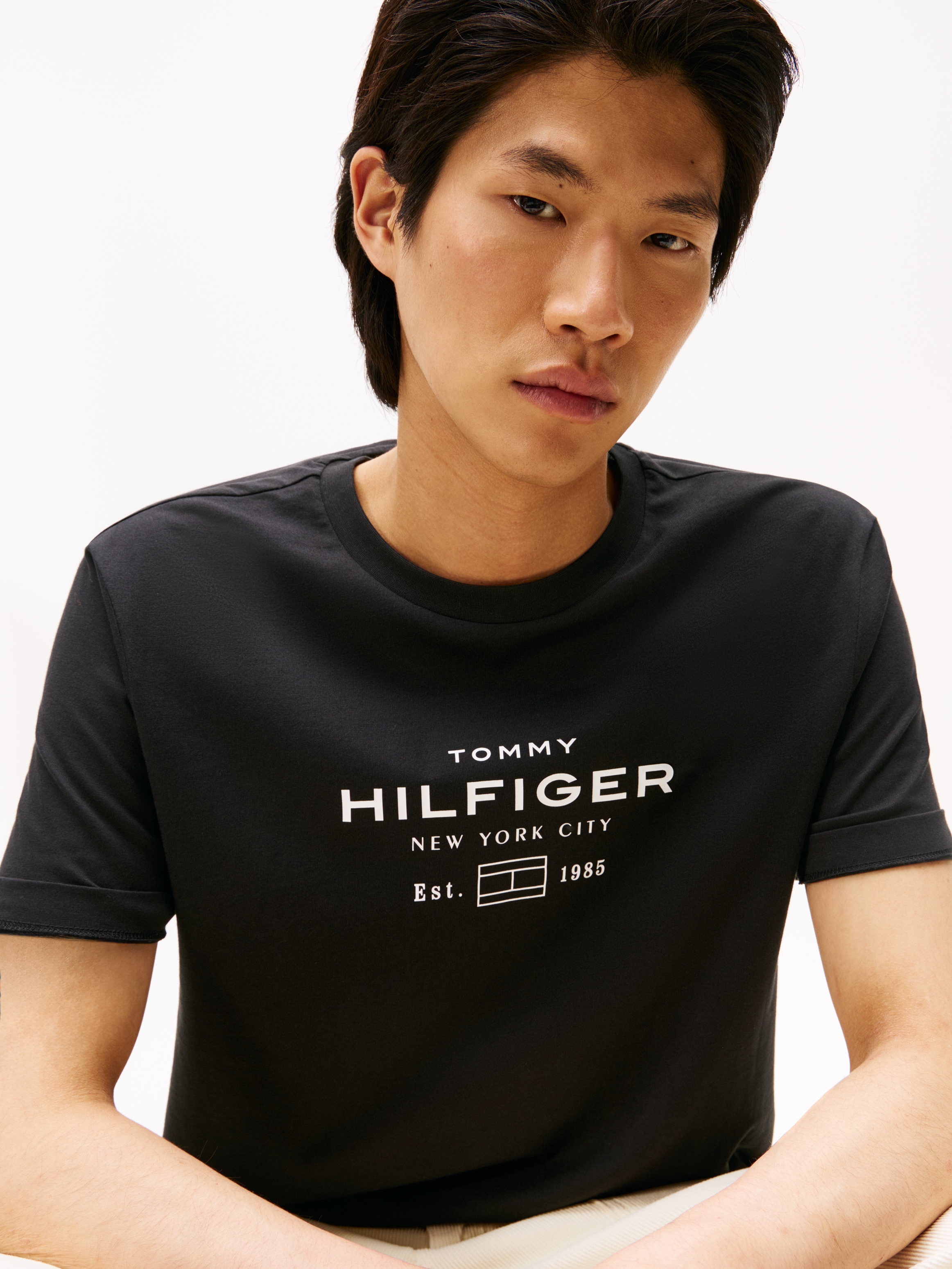 Tommy Hilfiger T-Shirt »HILFIGER STACK GRAPHIC TEE« Regular fit mit Rundhalsausschnitt