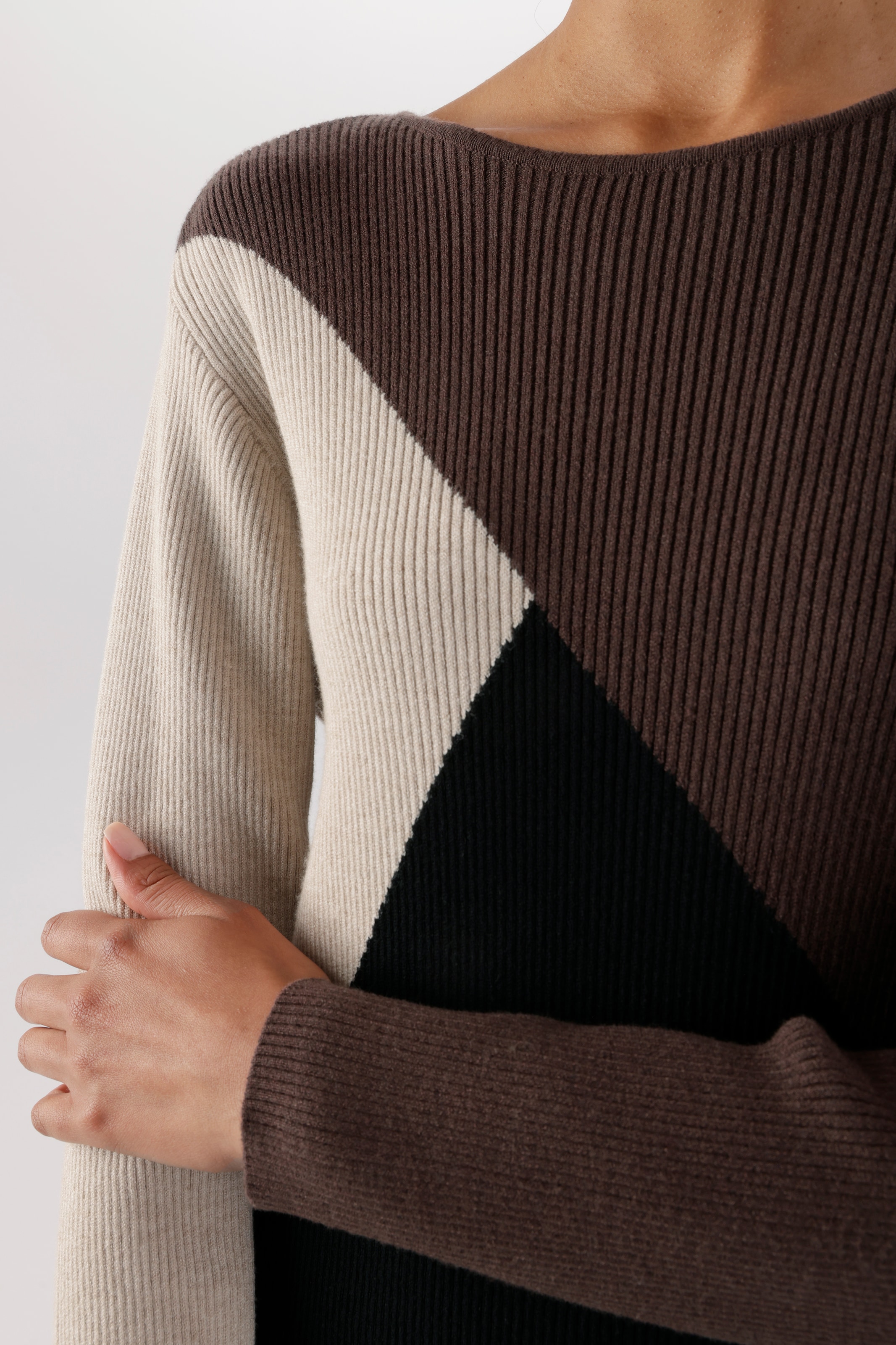 Aniston SELECTED Strickkleid aus feinem und weichem Rippstrick - NEUE KOLLEKTION