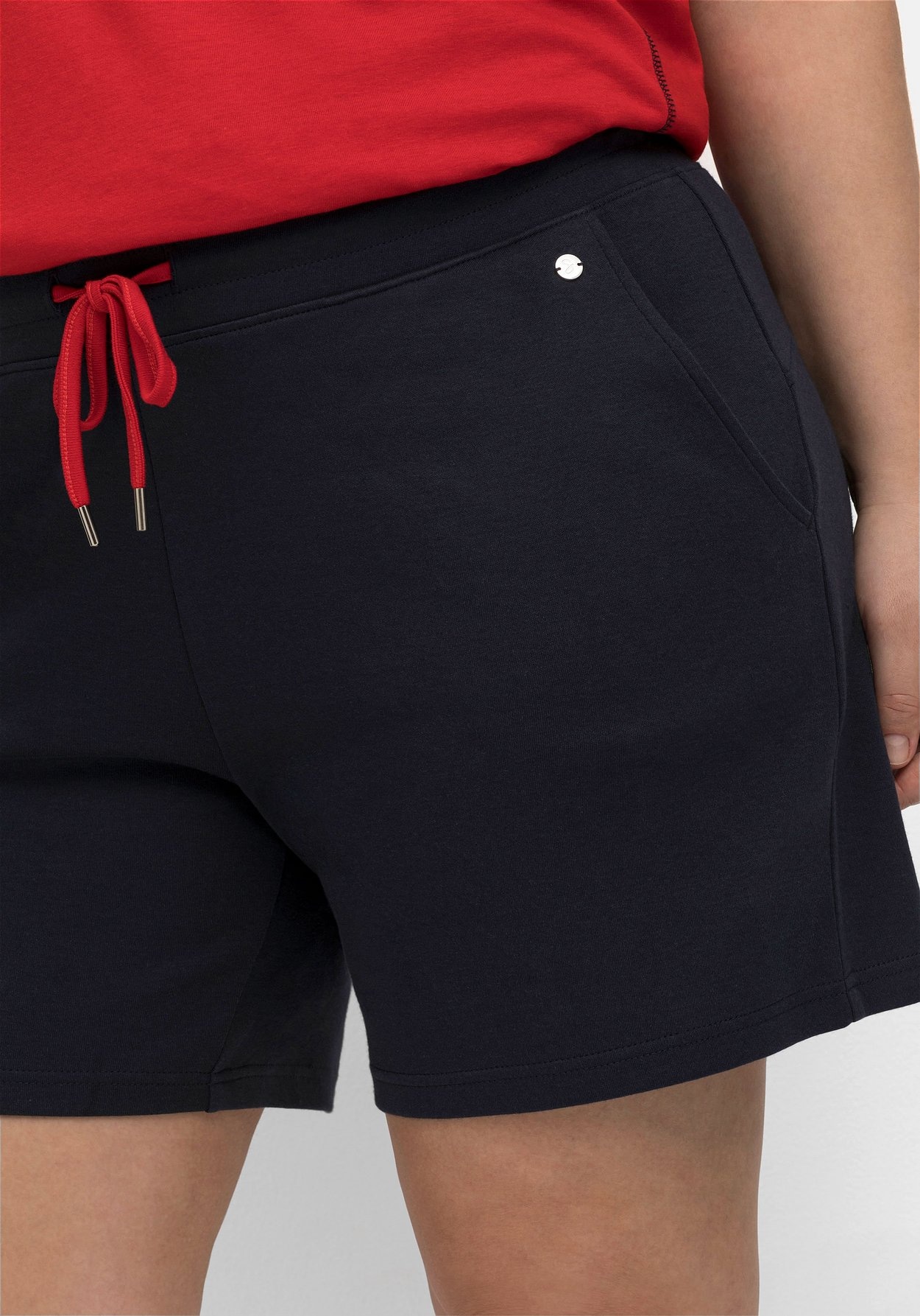 Sheego Shorts »Relaxshorts mit Kontrastdetails, aus weichem Interlock«