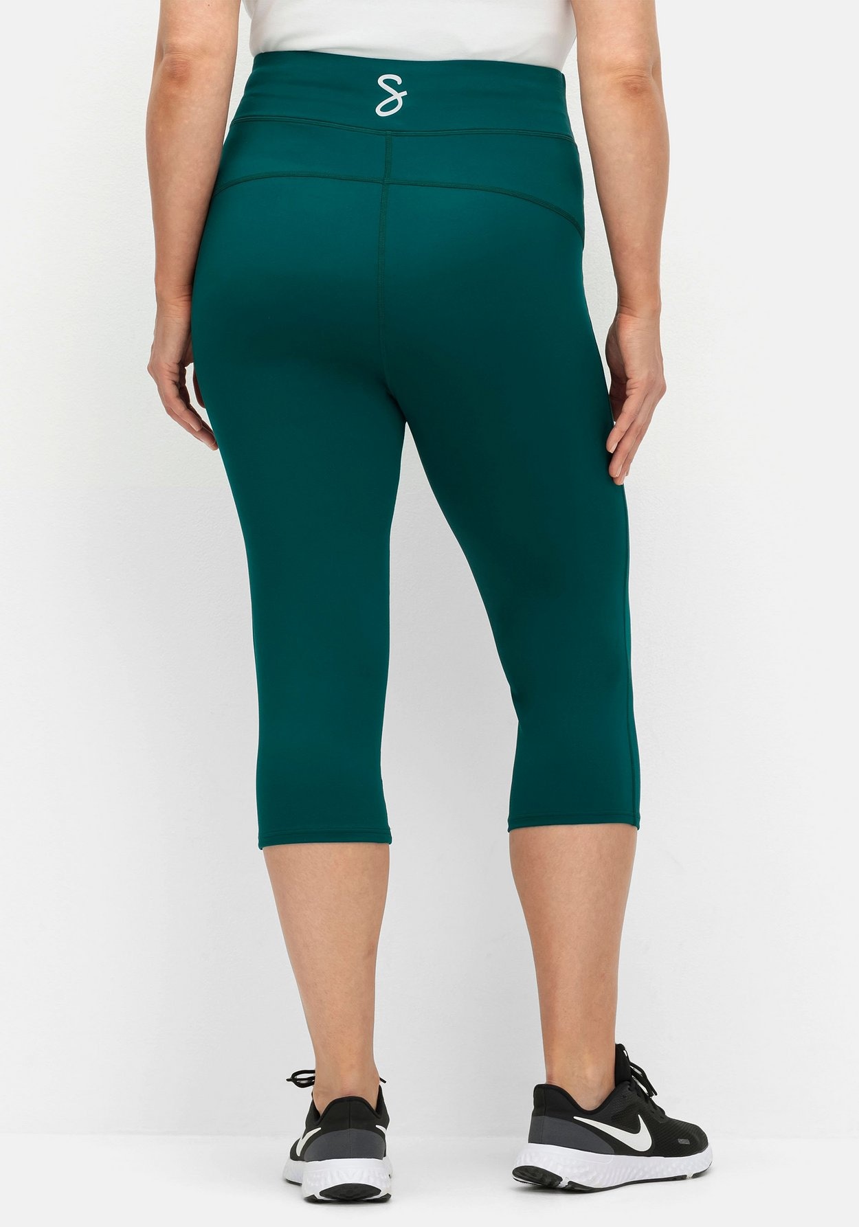 Sheego Sporthose »Caprihose aus Funktionsqualität, mit Innentasche«