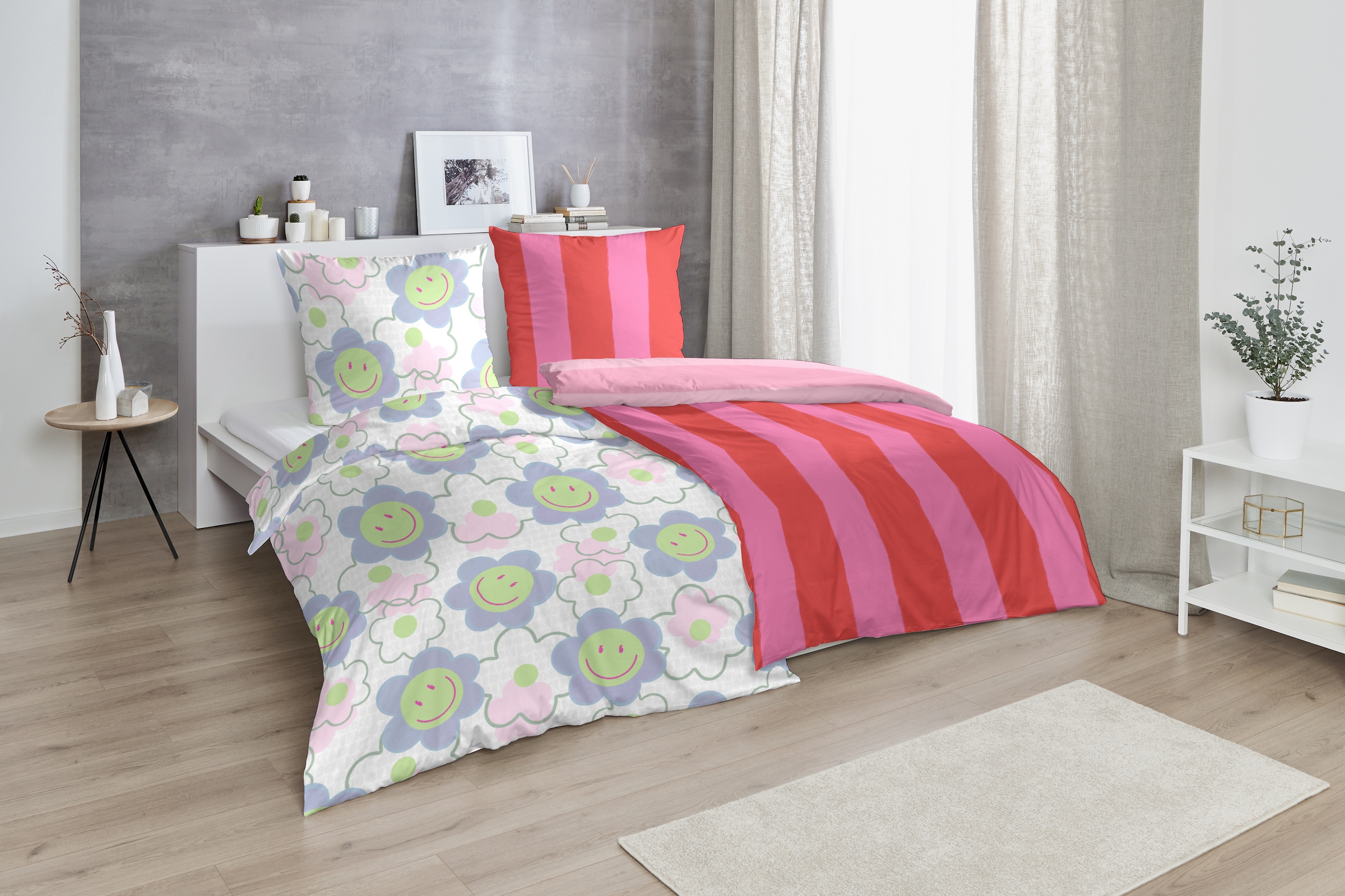 Primera Bettwäsche »Renforce-Bettwäsche Smile for me«, mit Smiley Blüten in bunten Farben