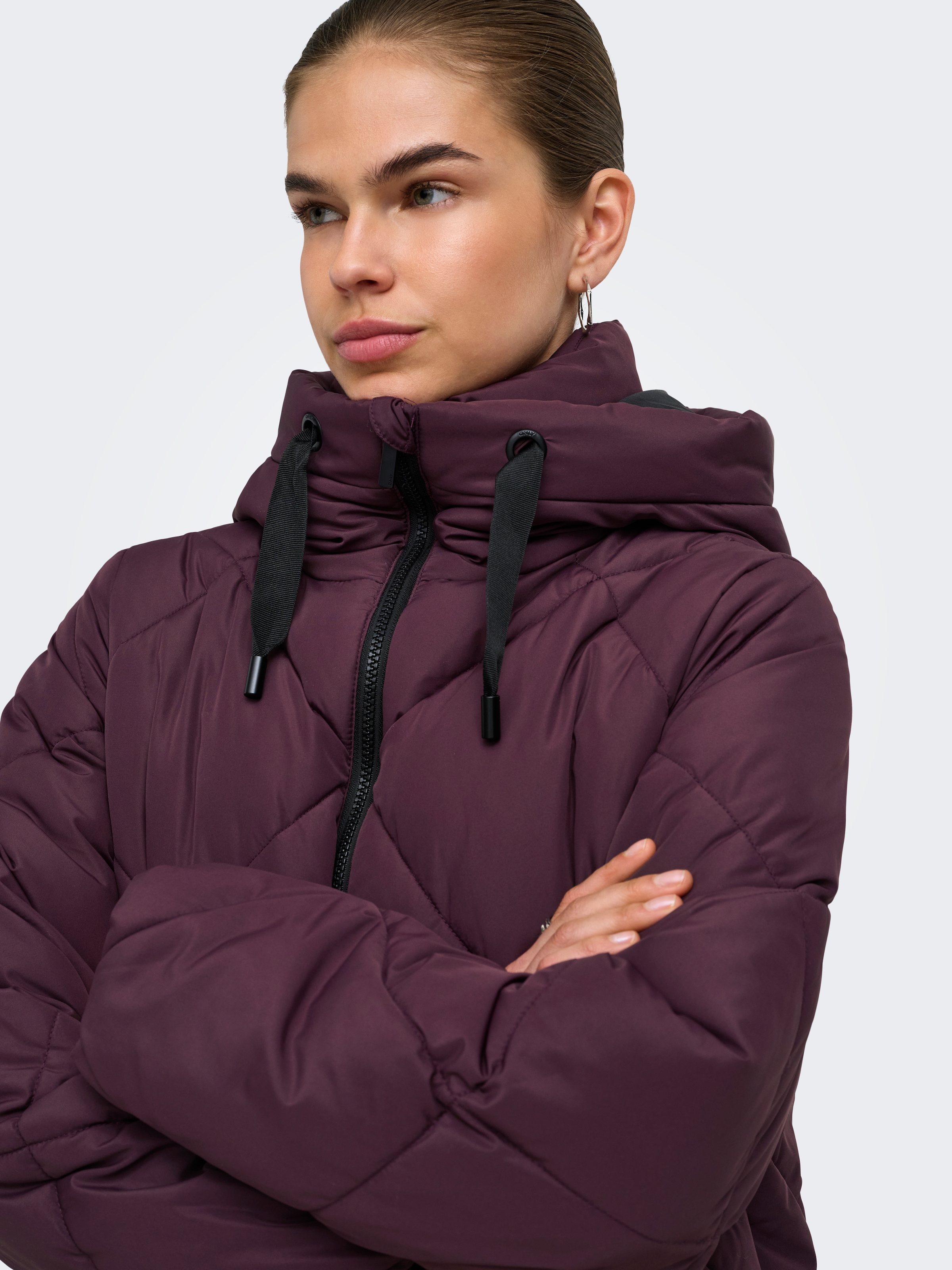 ONLY Steppmantel »ONLMAGGI LONG HOOD PUFFER CC OTW« Kunstfaser