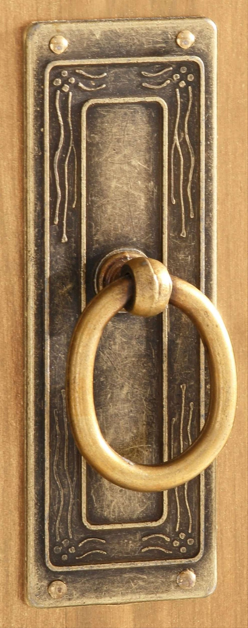 Home affaire Garderobenschrank »Lille Mehrzweckschrank Breite/Höhe: 67/187 cm«, aus massiver Kiefer, mit schöner Lilien-Fräsung, Jugendstil-Griffe