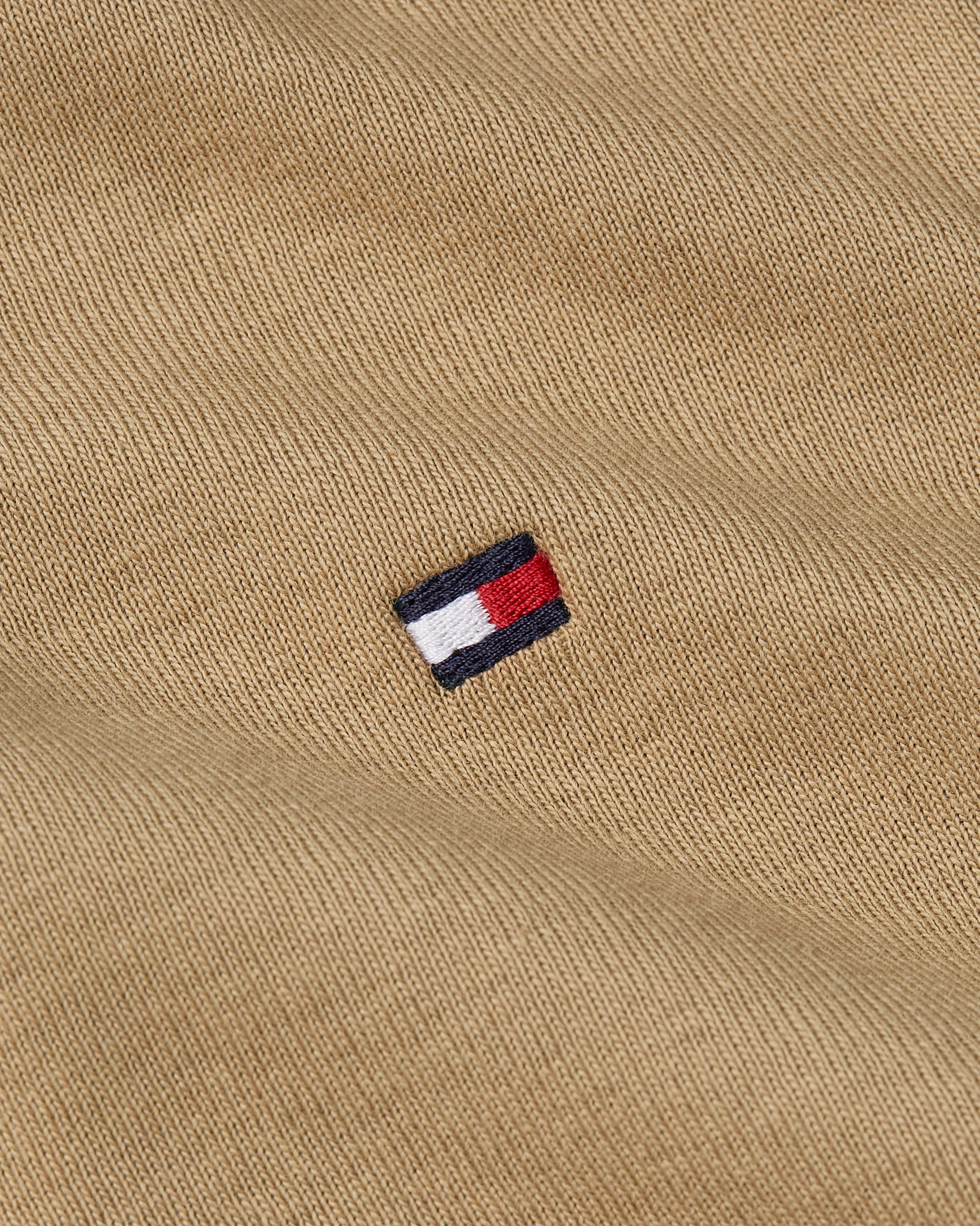 Tommy Hilfiger T-Shirt »SLIM CODY V-NK SS«, mit Logostickerei