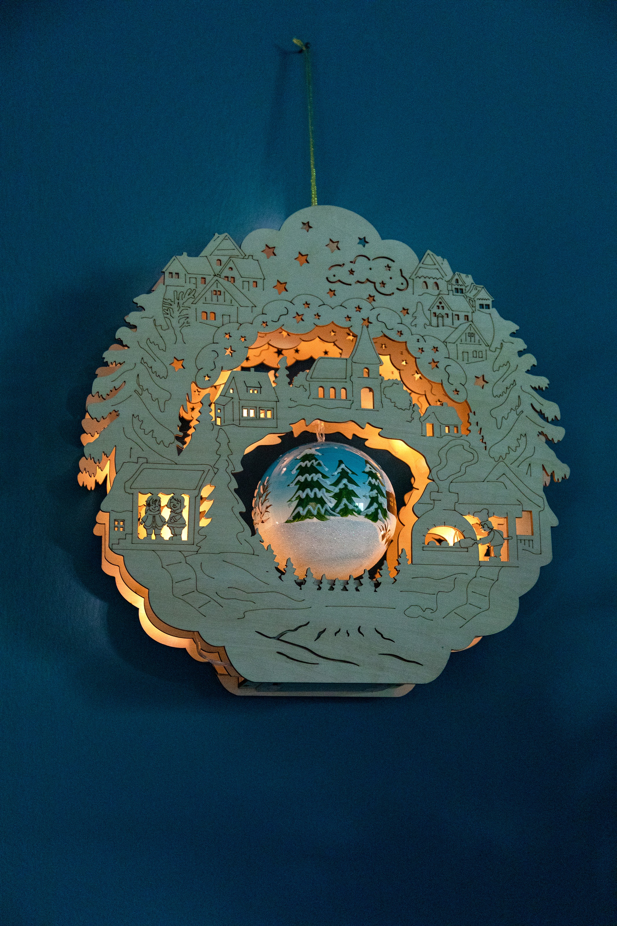 Myflair Möbel & Accessoires Dekoobjekt »Weihnachtsdeko mit LED Beleuchtung«, mit drehbarer Weihnachtskugel, aus Holz, Höhe ca. 32 cm