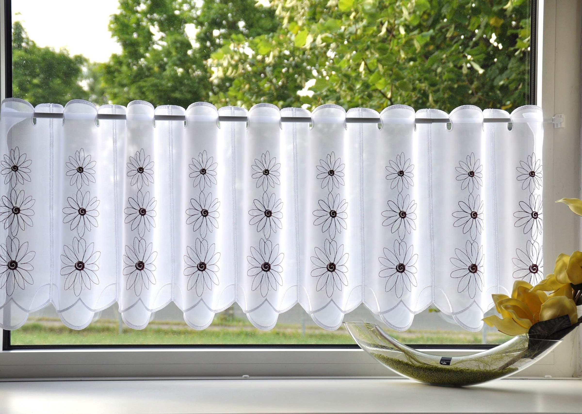 Stickereien Plauen Scheibengardine »Blüten« Durchzuglöcher 1 Stk. tlg. veredelt mit echter Plauener Spitze Stickerei