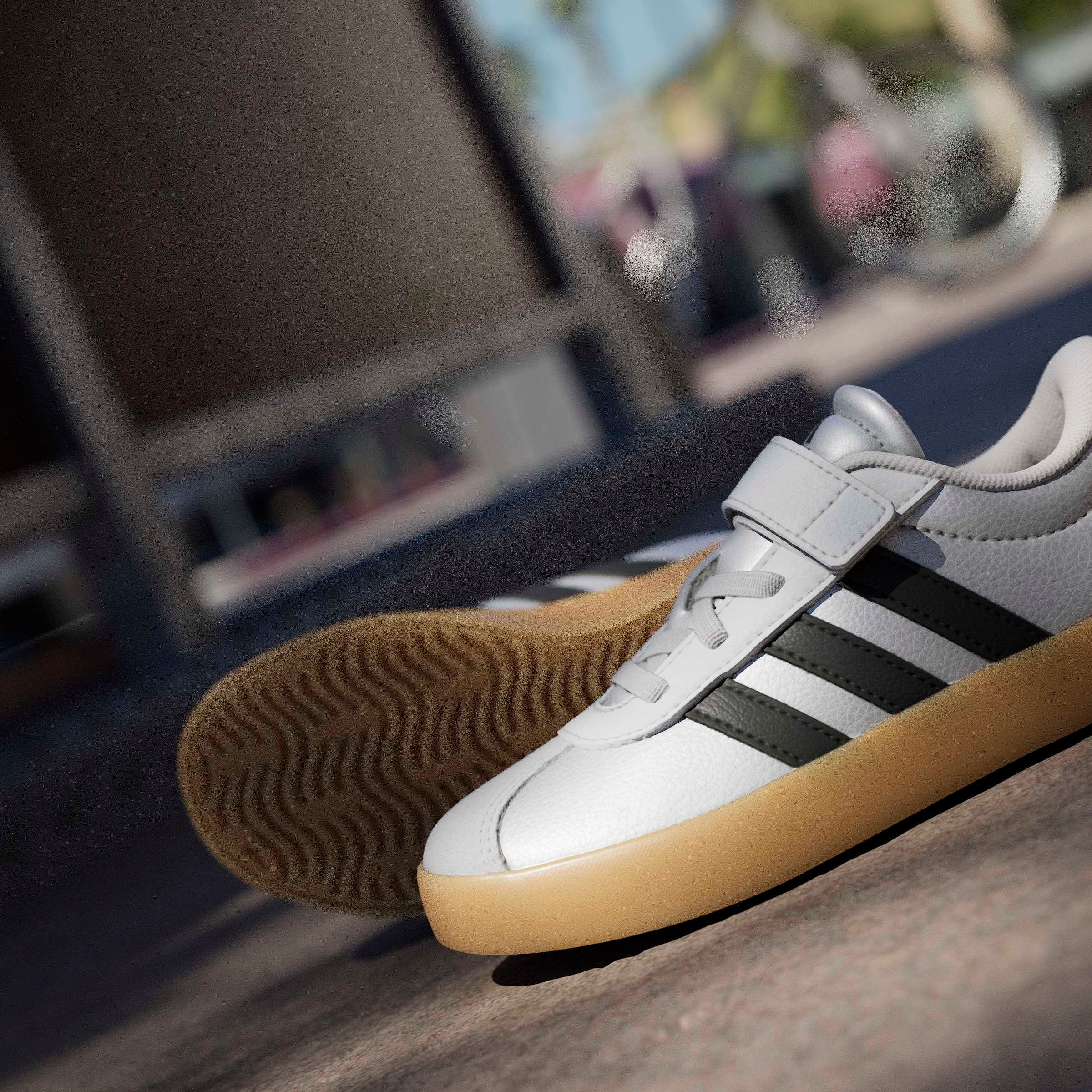 adidas Sportswear Sneaker »VL COURT 3.0 KIDS«  inspiriert vom Design des adidas samba, für Kinder & Jugendliche