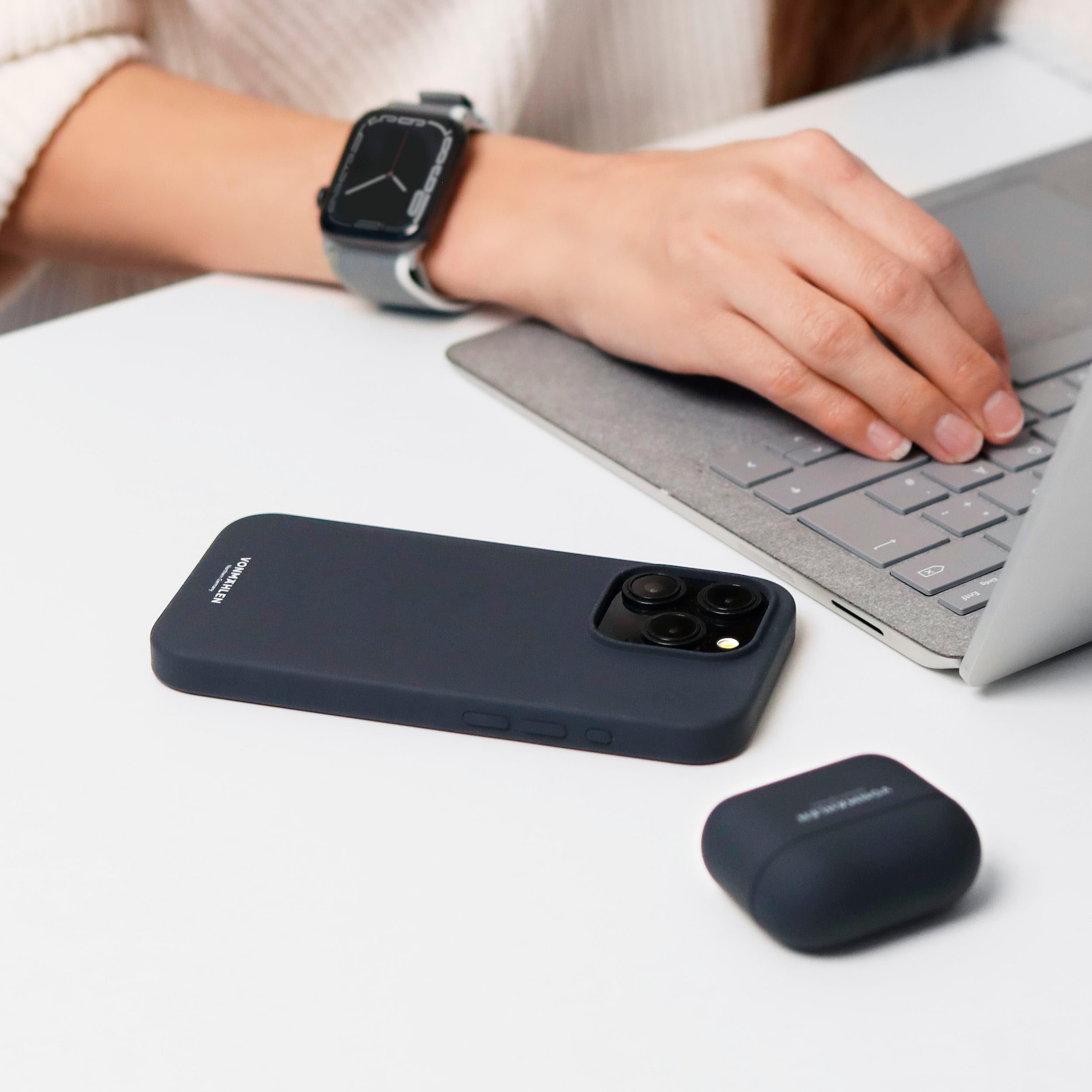 VONMÄHLEN Smartphone-Hülle »iPhone 15 Plus, Eco Silicone Case - Navy«