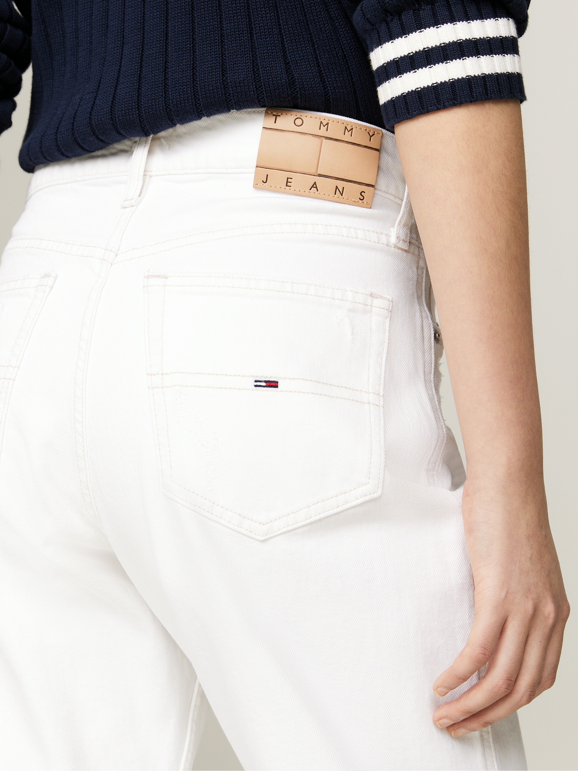 Tommy Jeans Weite Jeans »Betsy Mid Rise«, im Five Pocket Style