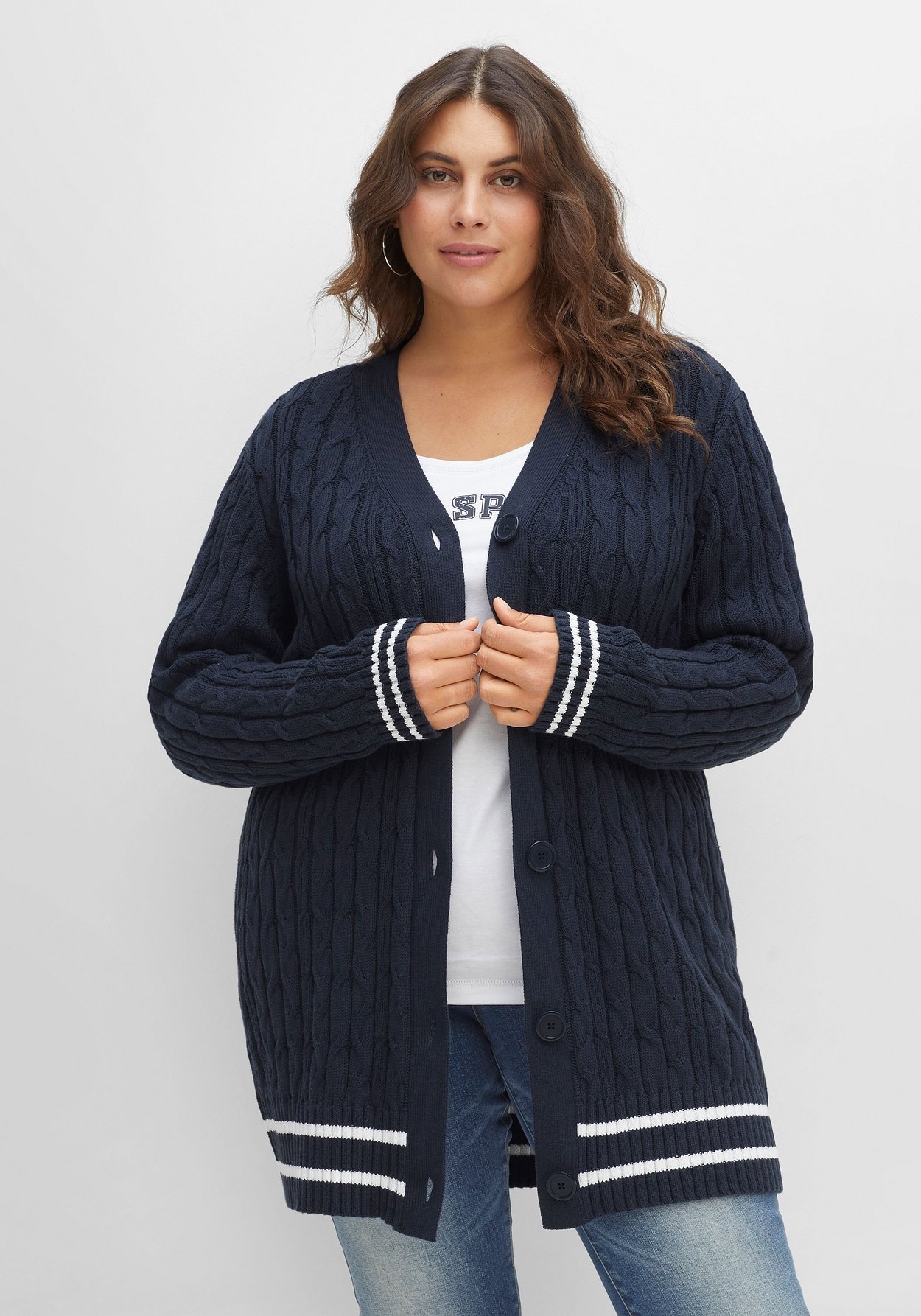 Sheego Cardigan »Longstrickjacke im Zopfmuster, mit Streifen-Bündchen«, im Zopfmuster, mit Streifen-Bündchen