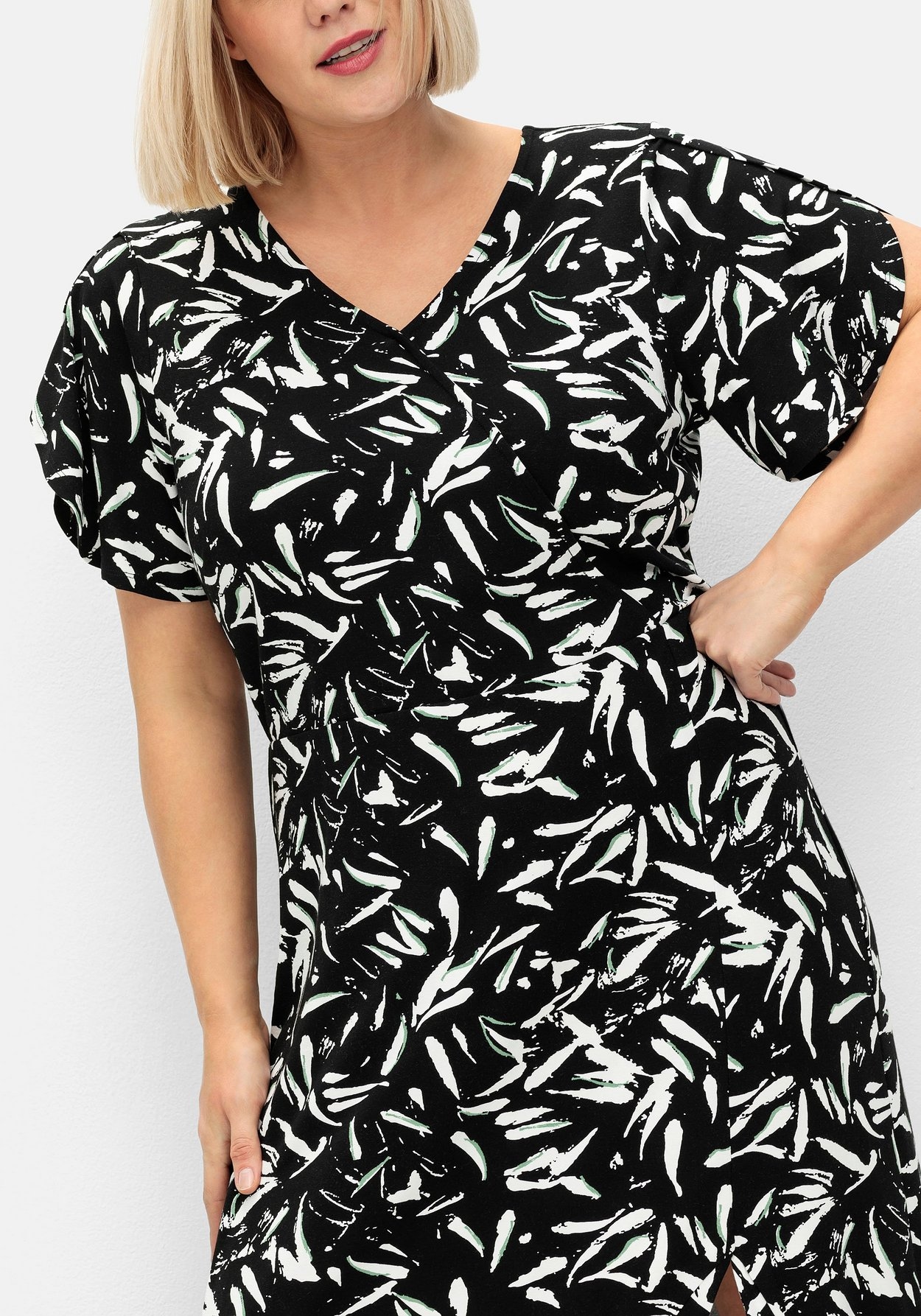 Sheego Maxikleid »Maxikleid in Wickeloptik, mit hohem Schlitz«