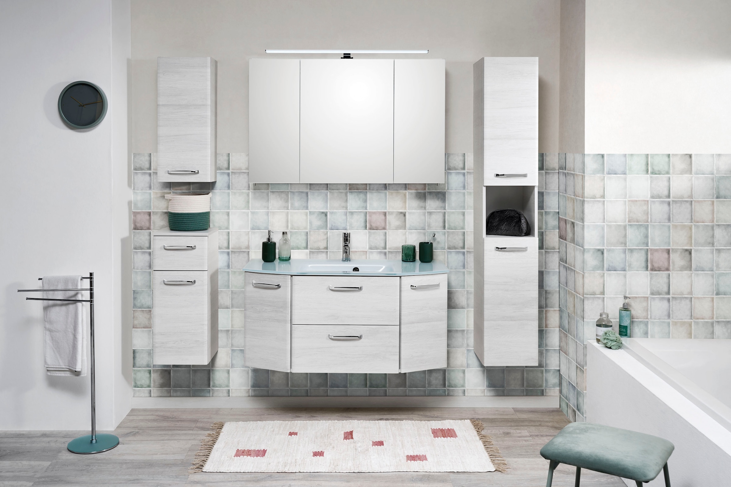 Saphir Hängeschrank »Quickset Wand-Badschrank 30 cm breit mit 1 Tür und 2 Glas-Einlegeböden« Badezimmer-Hängeschrank inkl. Türdämpfer, Griffe in Chrom Glanz