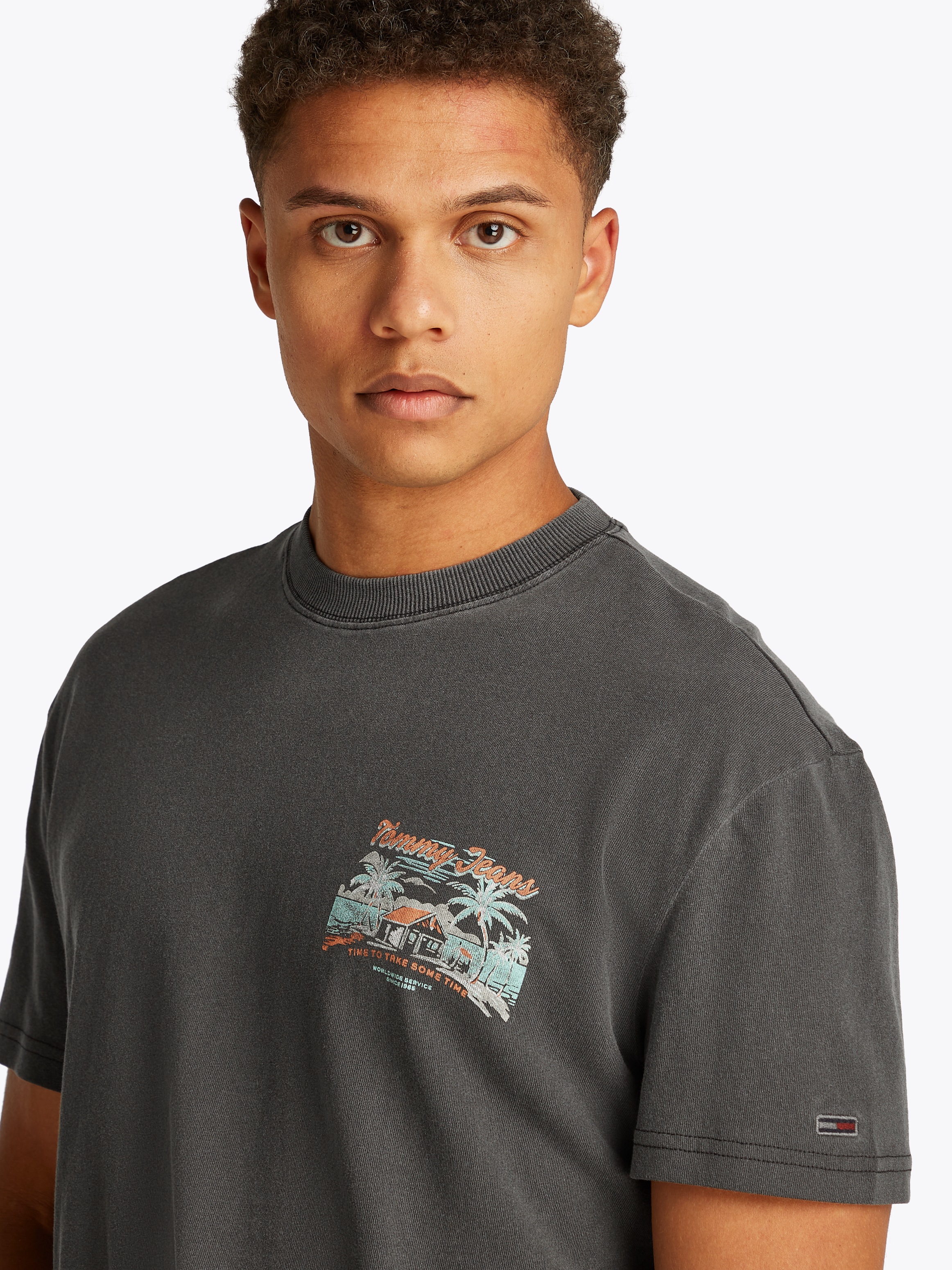 Tommy Jeans T-Shirt »TJM REG CABANA SS TEE EXT«, mit großem Rückenprint Backprint Washed Out