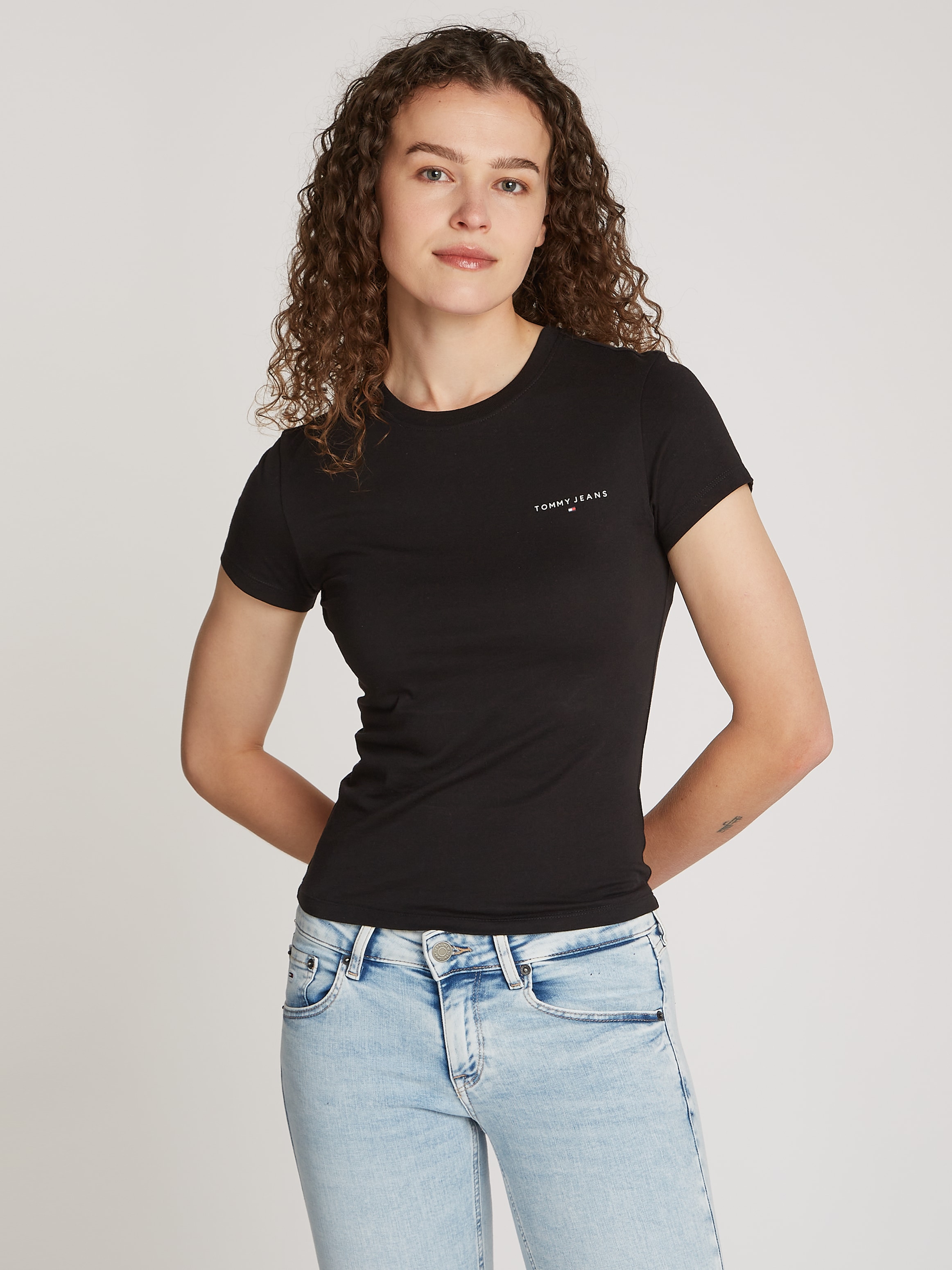 T-Shirt »TJW SLIM LINEAR TEE«, mit Logoschriftzug