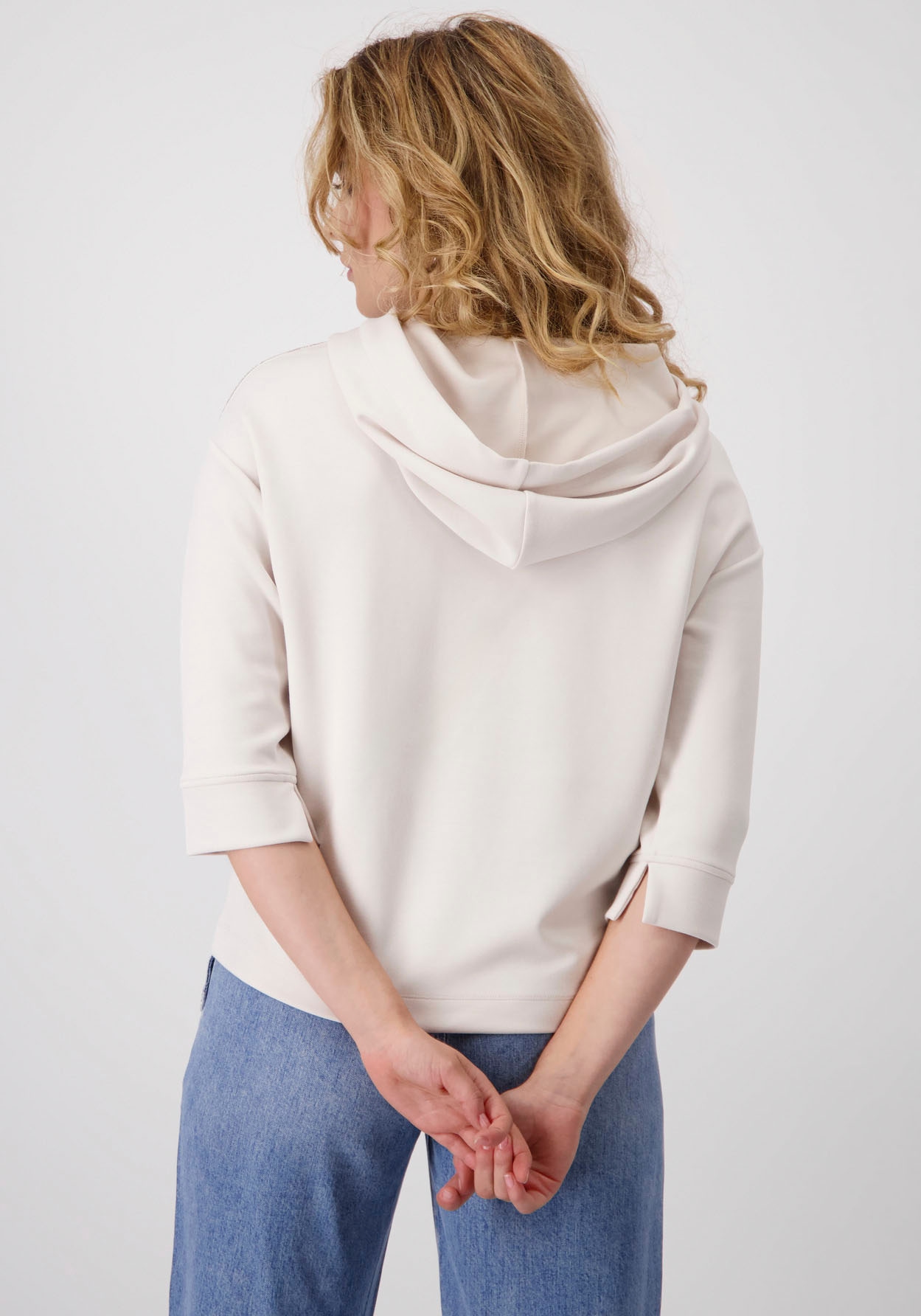 Monari Sweatshirt »Sweatshirt Schmuckkette«, Mit Kapuze mit Schmucköse und Bindeband