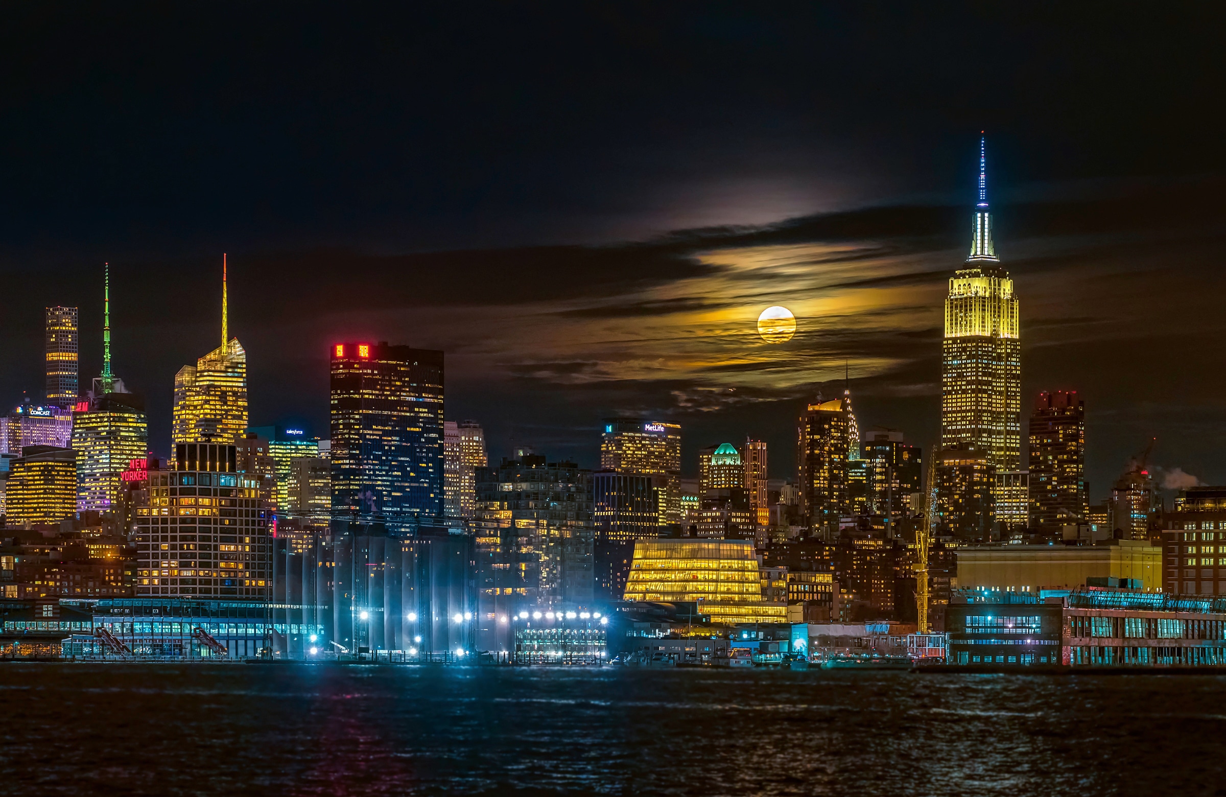 Papermoon, Fototapete »Photo-Art HUA ZHU, SUPER BLUE MOON 2018, NEW YORK CITY«, bunt, Vlies, B/L: 3,5 m m x 2,6 m m - Bahnen: 7 Stk. St., bunt